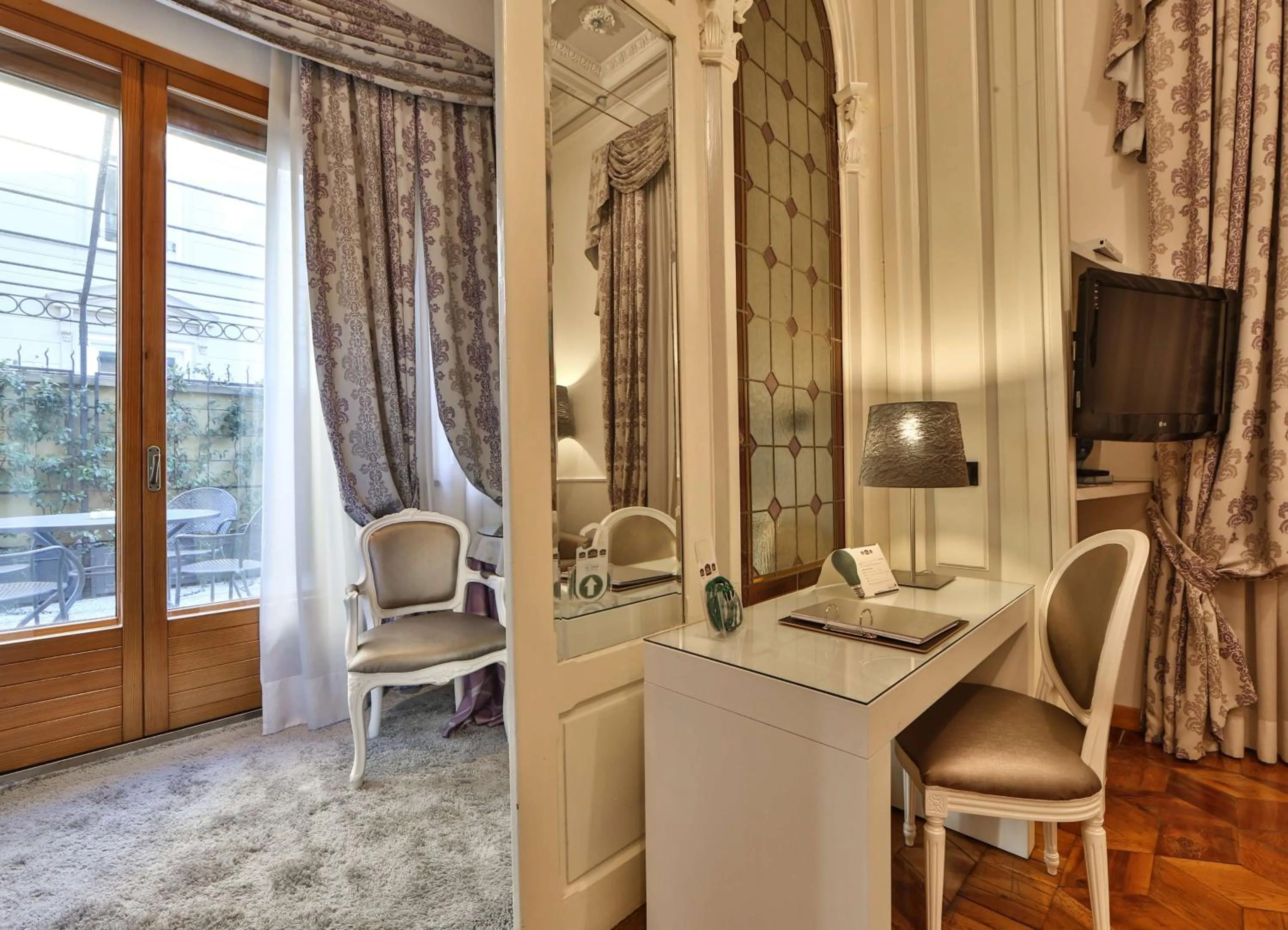 Bedroom in Best Western Plus Hotel Genova