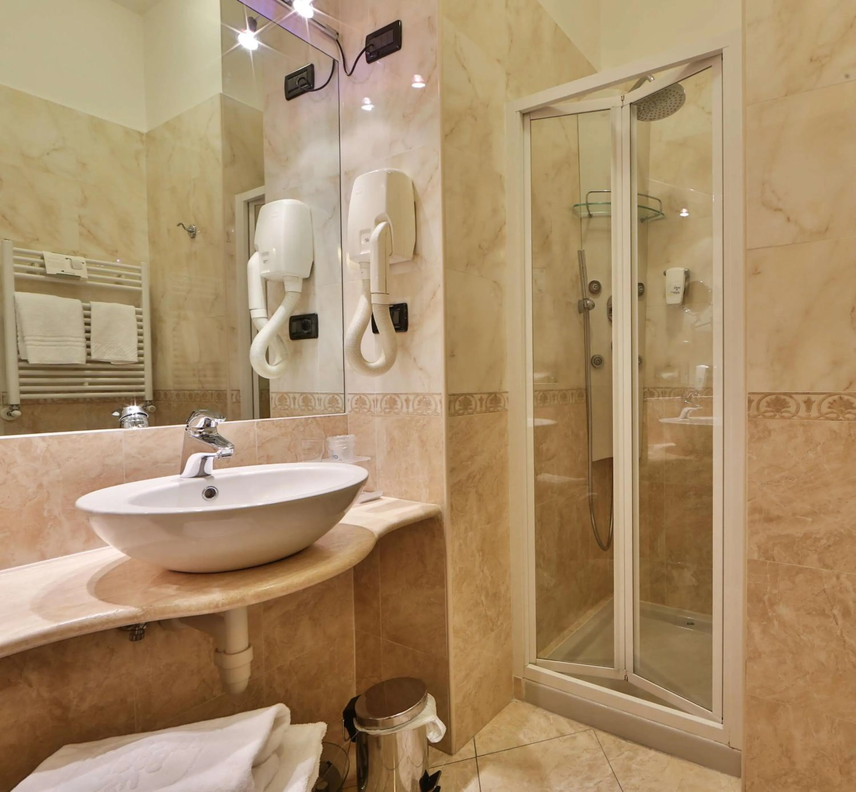 Shower in Best Western Plus Hotel Genova