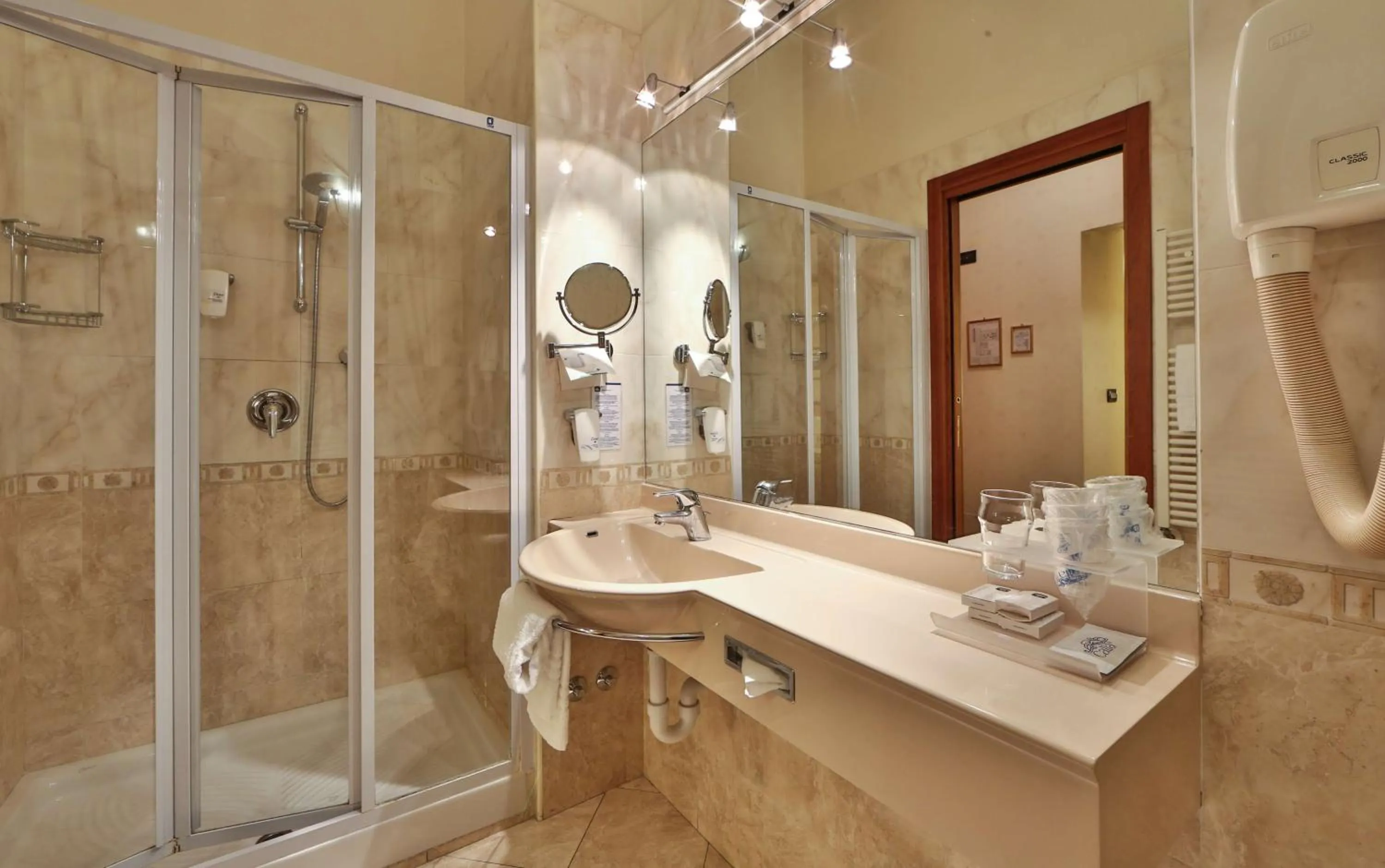 Shower in Best Western Plus Hotel Genova