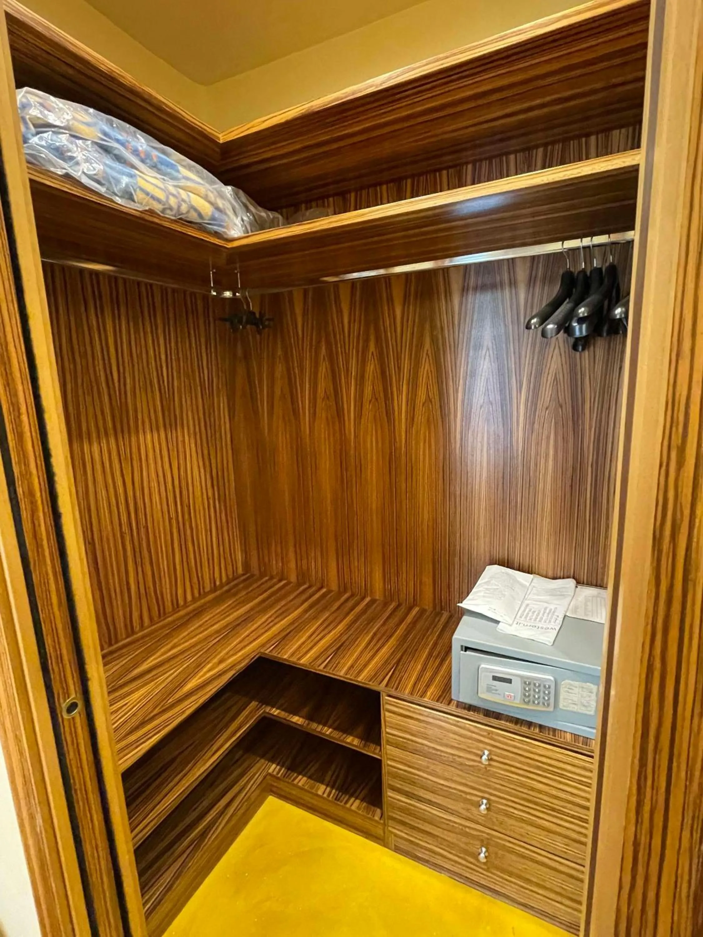 Bedroom in Best Western Plus Hotel Genova