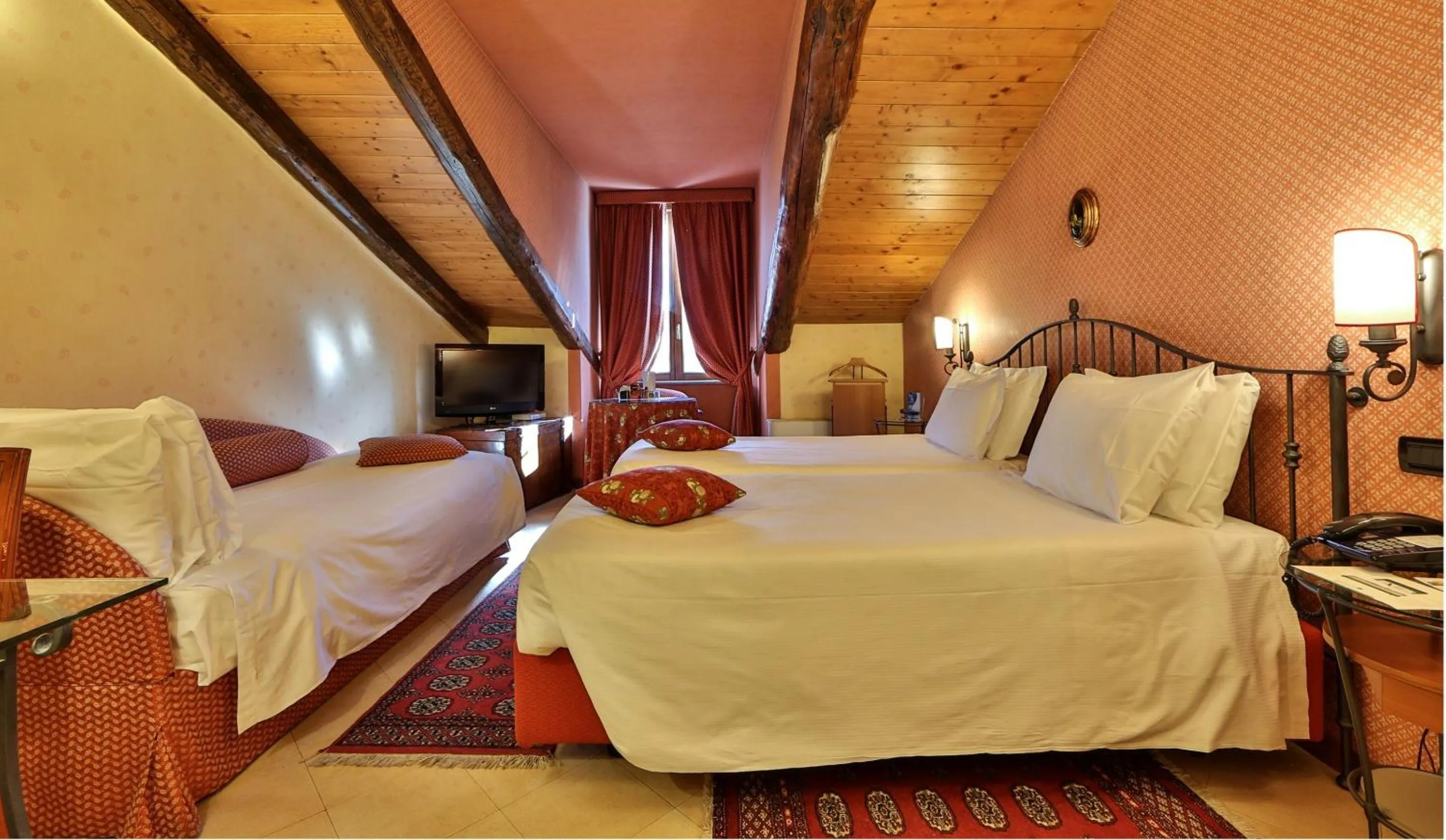 Bed in Best Western Plus Hotel Genova