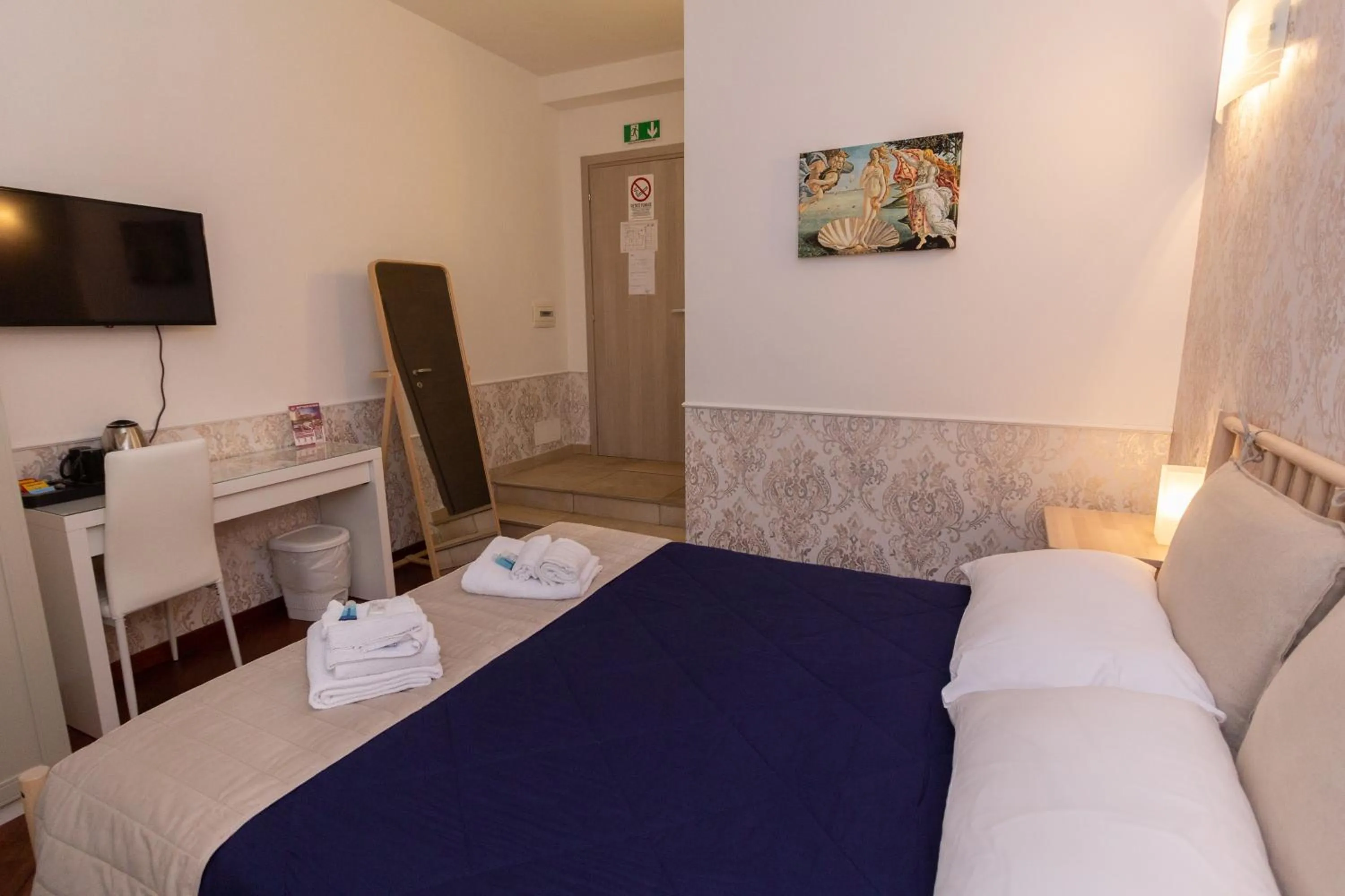 Decorative detail, Bed in Aurelio Deluxe Rooms