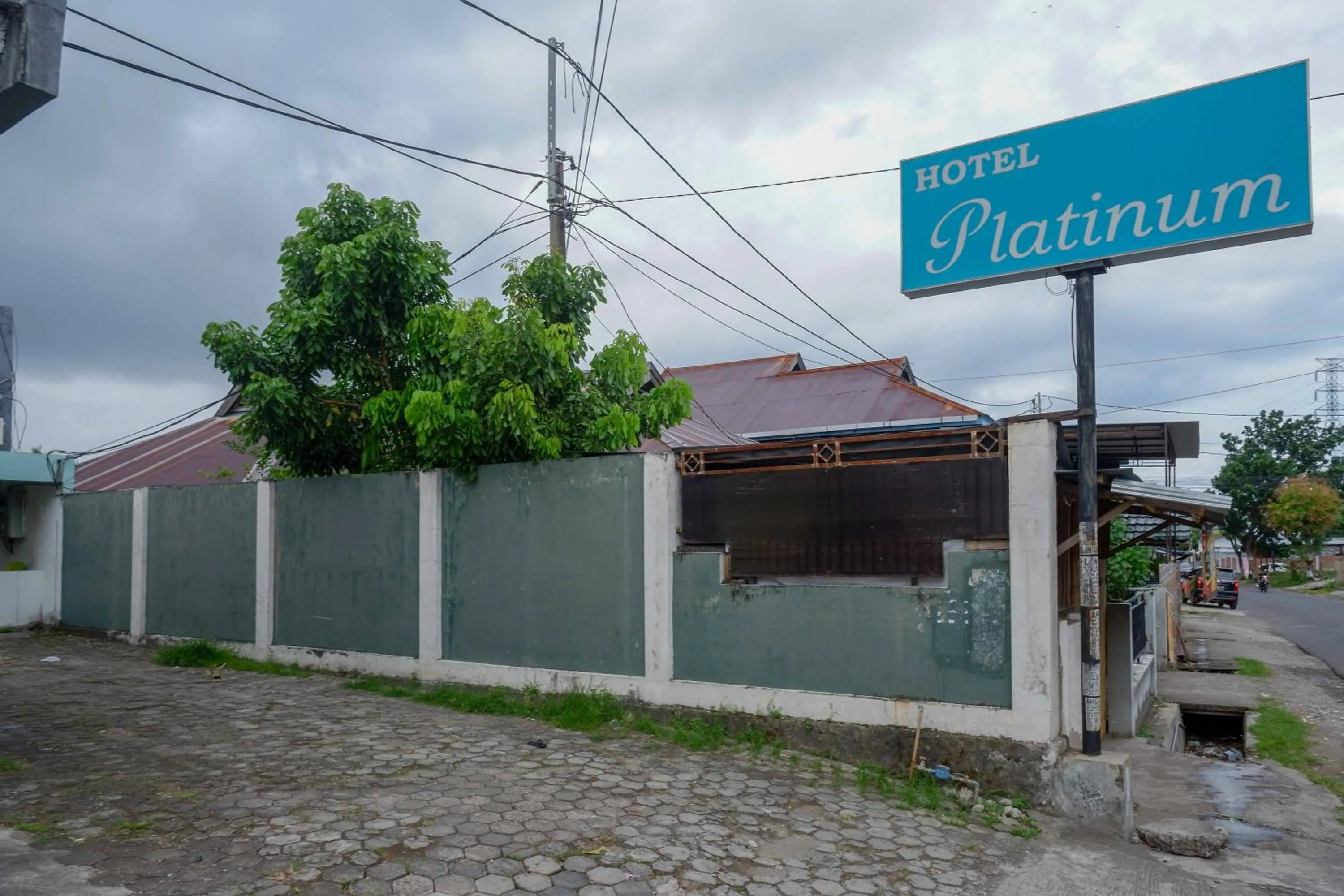 Property logo or sign in Urbanview Hotel Platinum Parepare