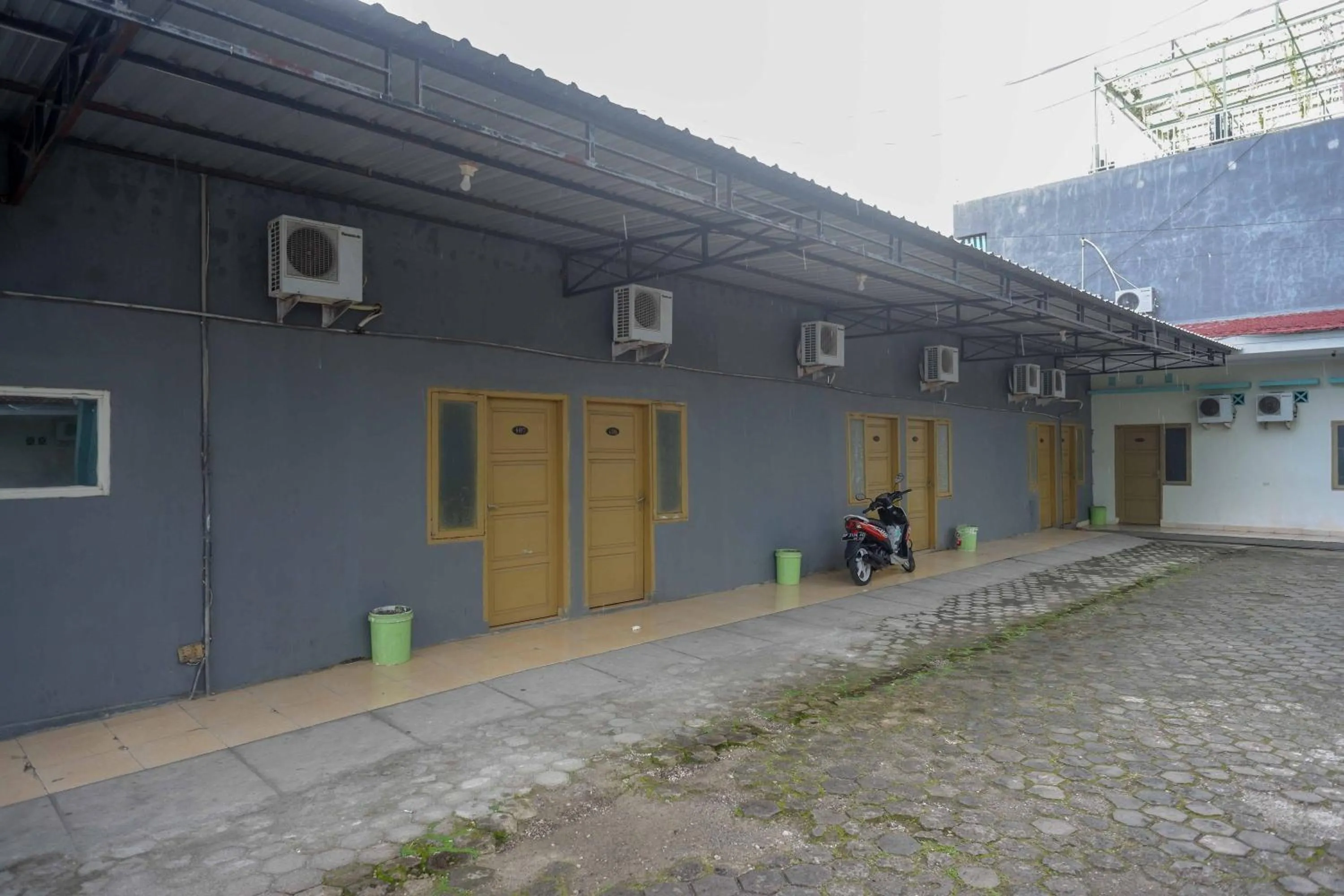 Property building in Urbanview Hotel Platinum Parepare