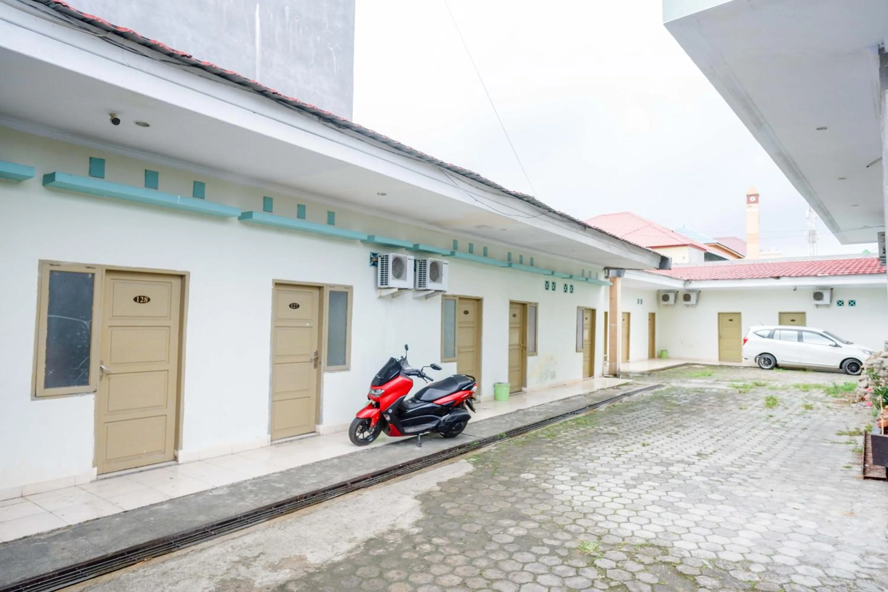 Property building in Urbanview Hotel Platinum Parepare