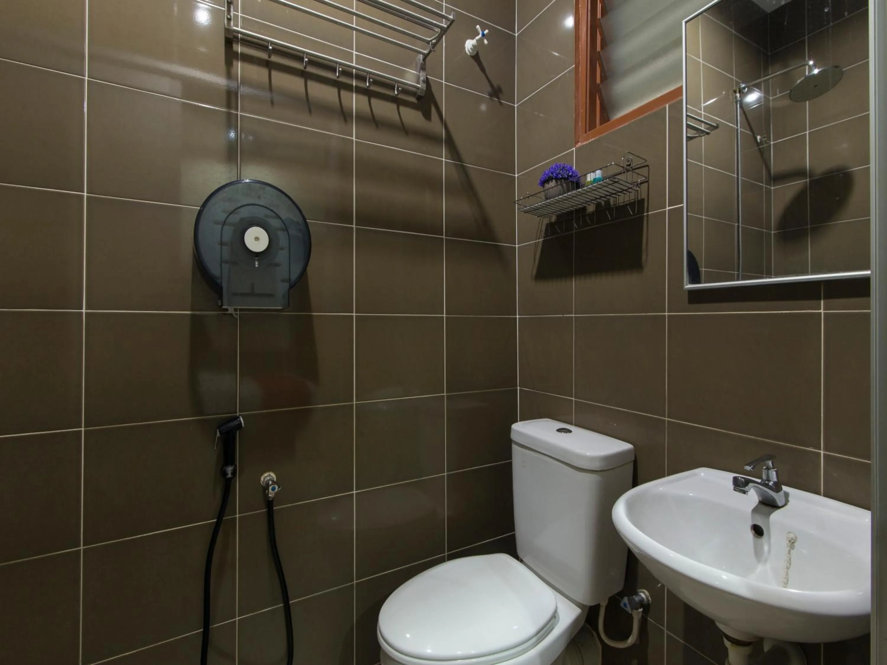 Bathroom in Chemor Inn