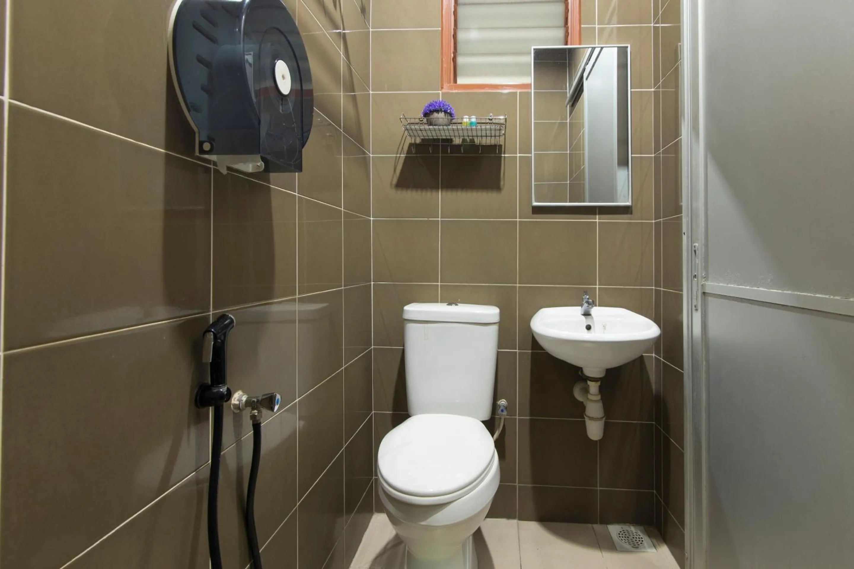 Bathroom in Chemor Inn