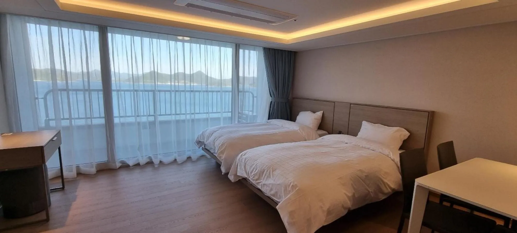 Bed in Kumho Tongyeong Marina Resort