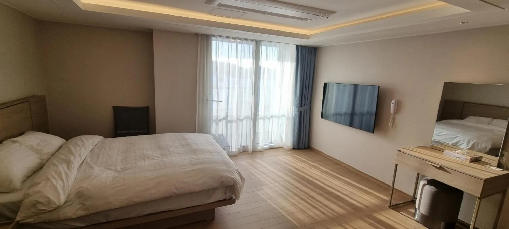 Bed in Kumho Tongyeong Marina Resort