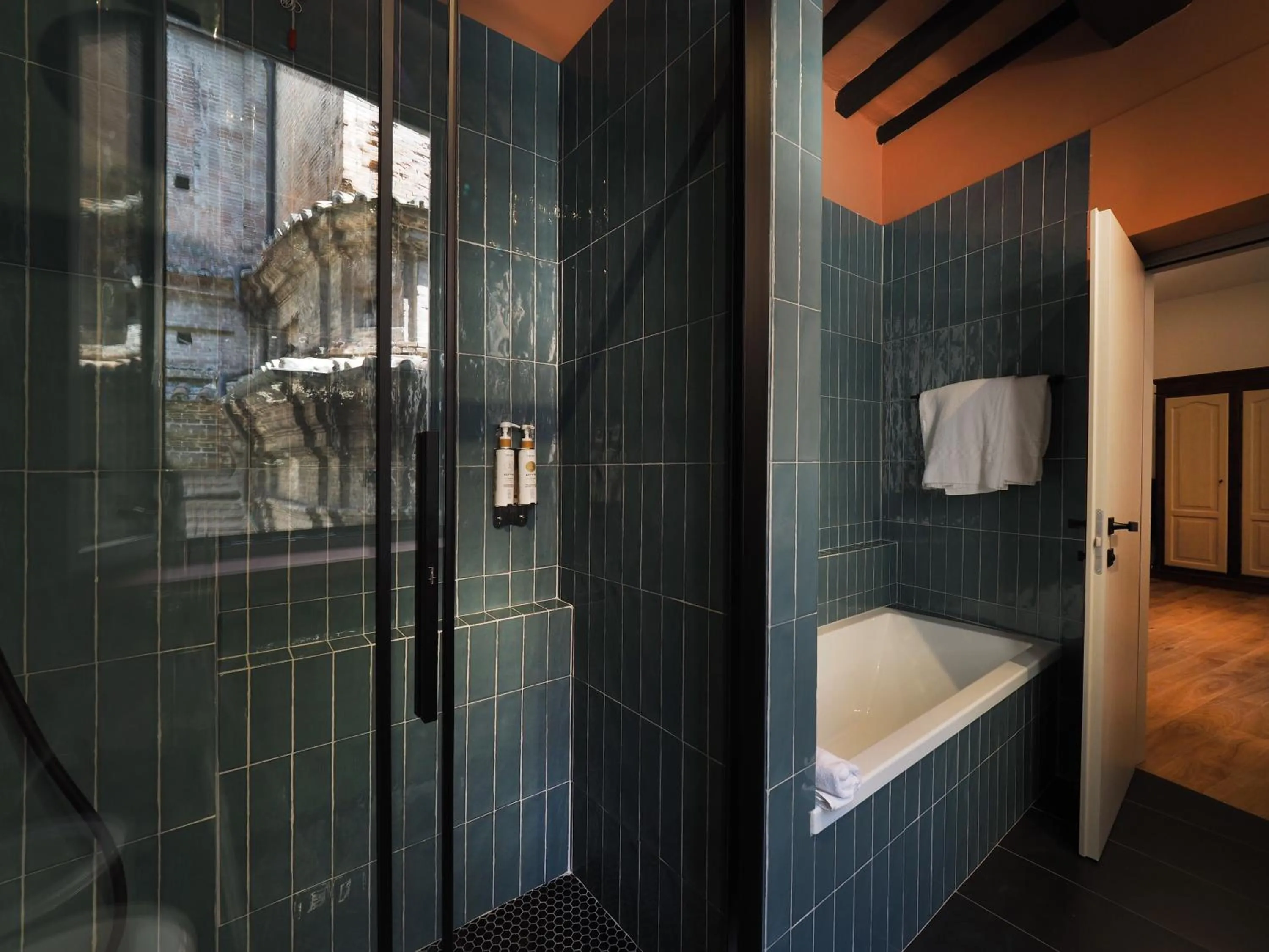 Shower in Hotel Priori Secret Garden