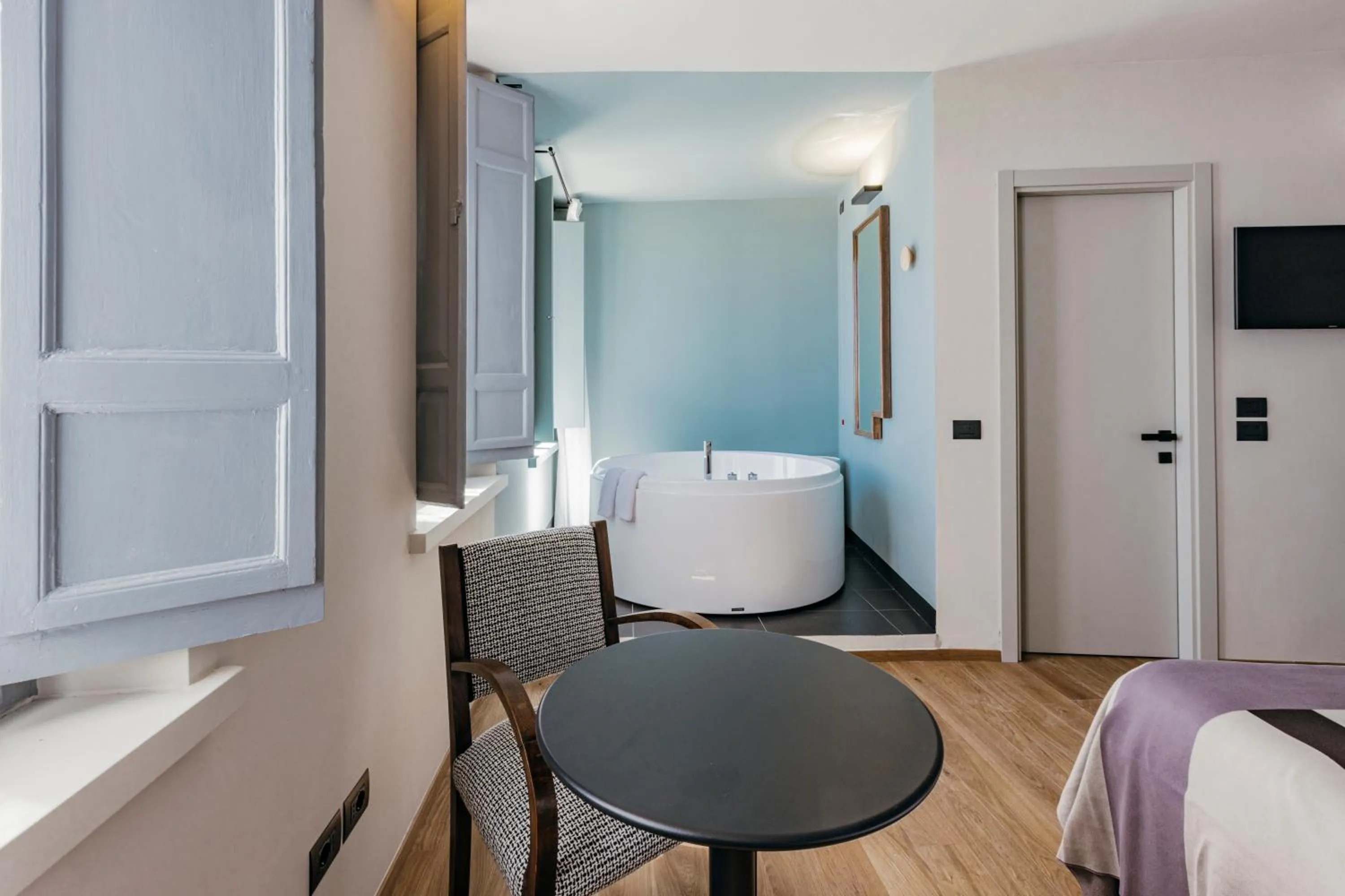 Bath, Bed in Hotel Priori Secret Garden