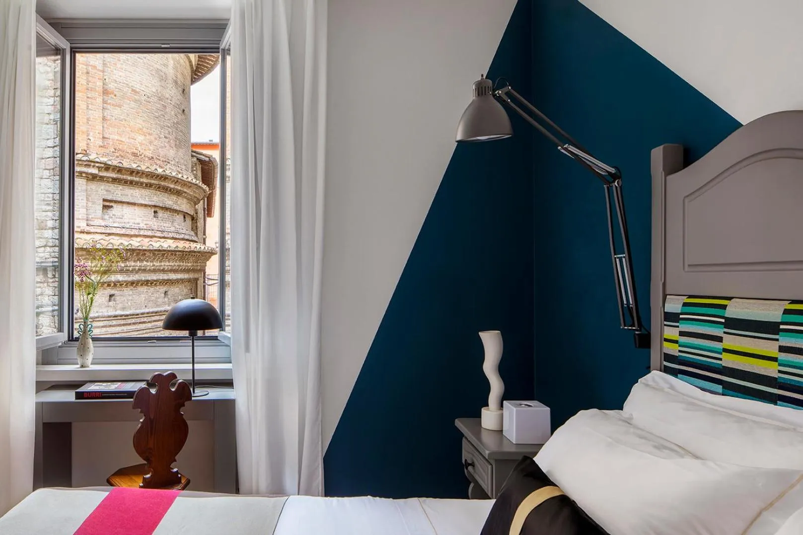 View (from property/room), Bed in Hotel Priori Secret Garden