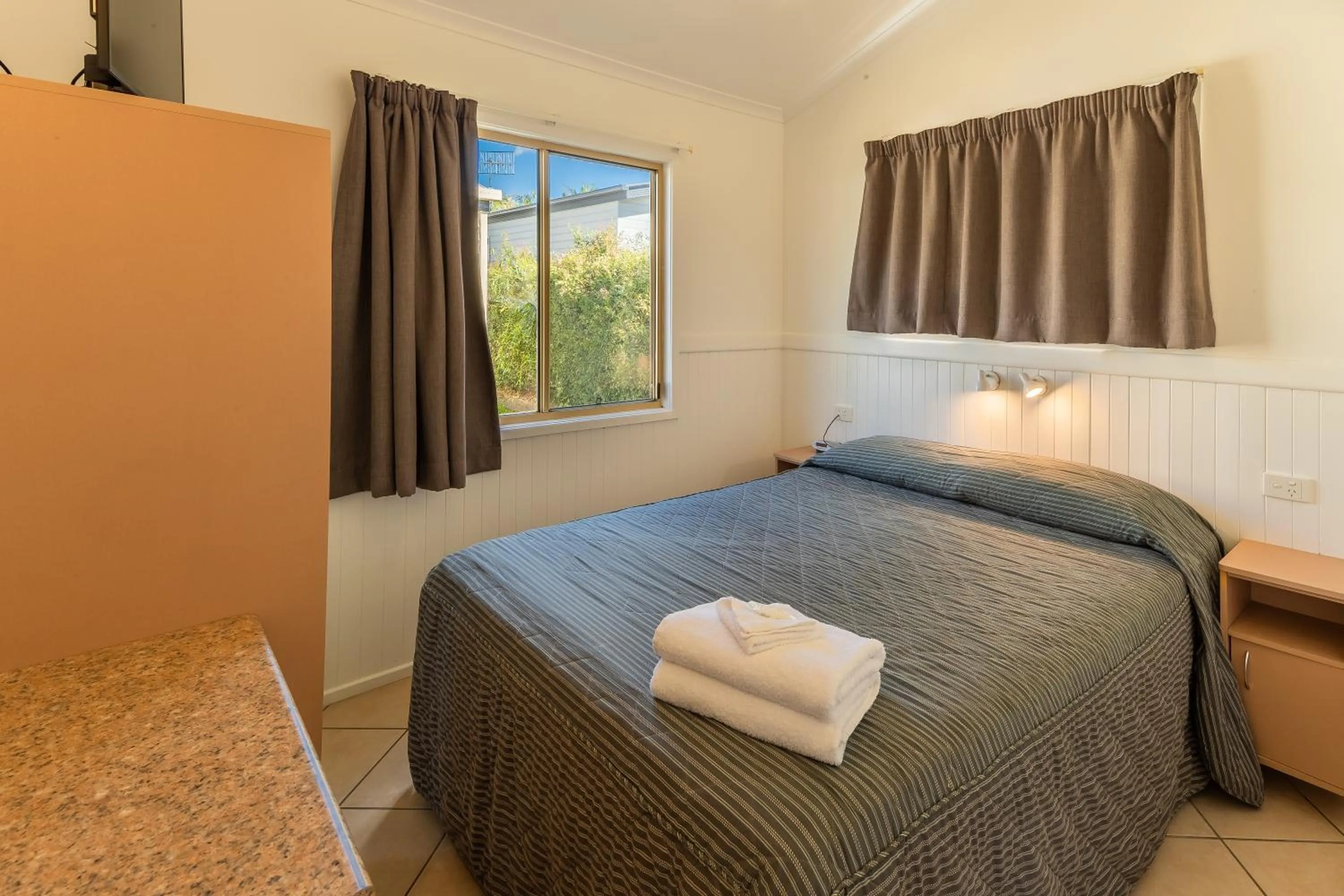 Bedroom, Bed in Ingenia Holidays Noosa