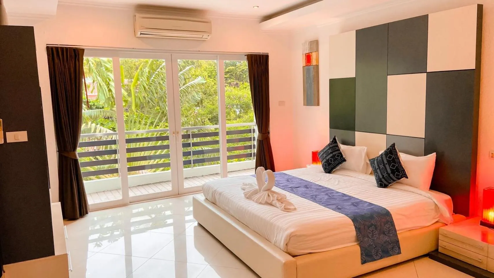 Bed in Hidden Palm Pool Villas