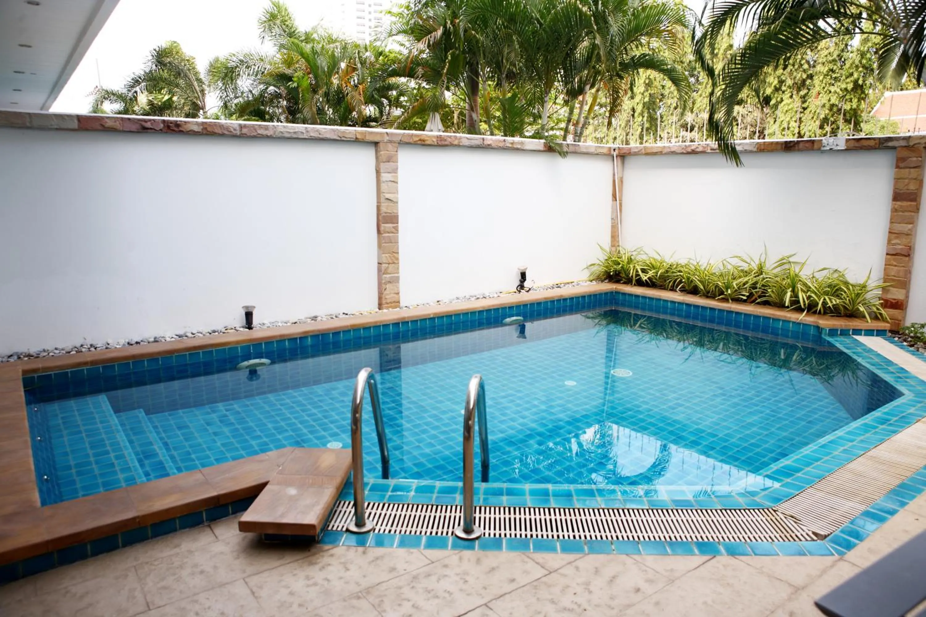 Swimming pool in Hidden Palm Pool Villas