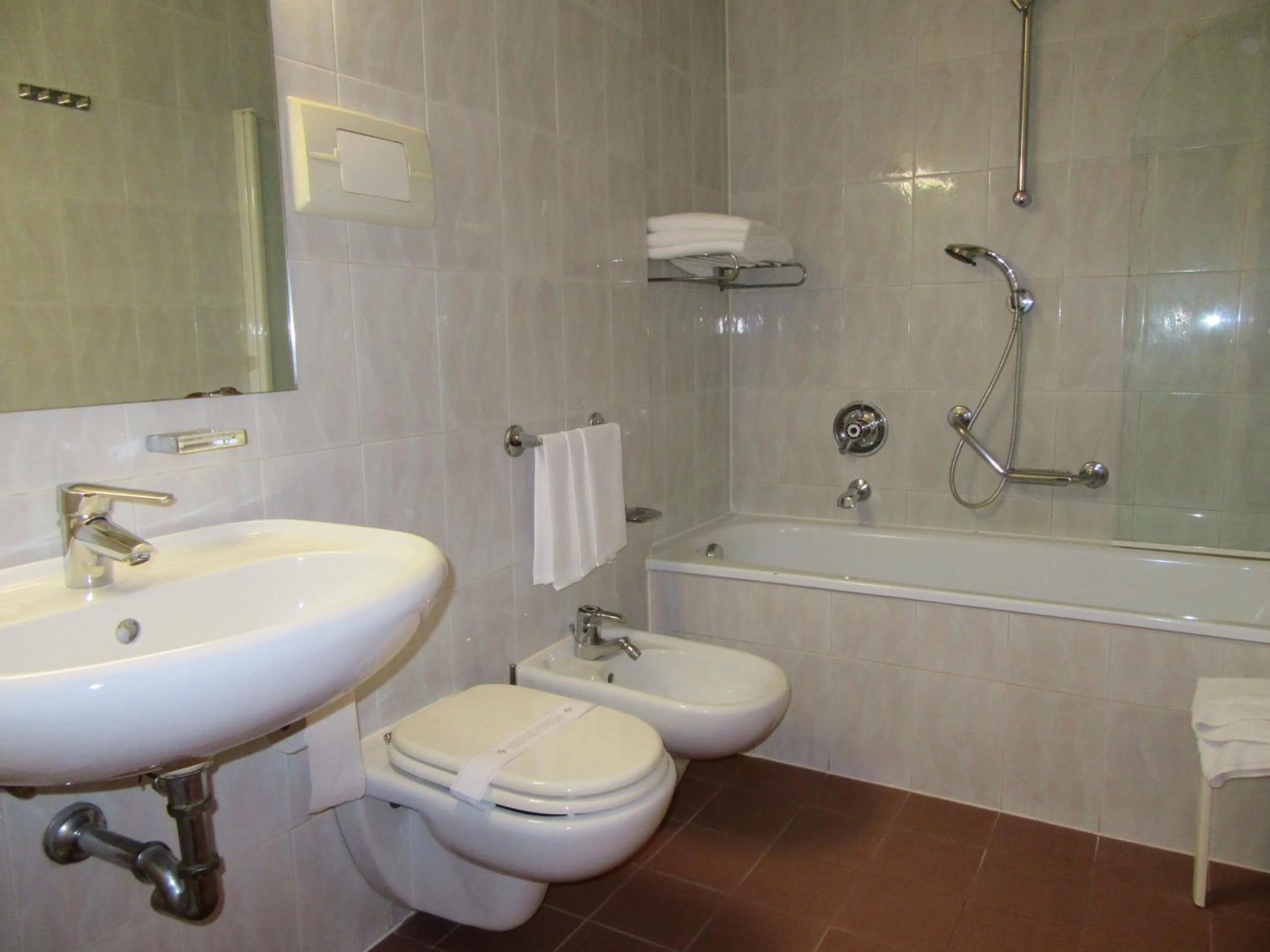 Shower in Hotel Giardino