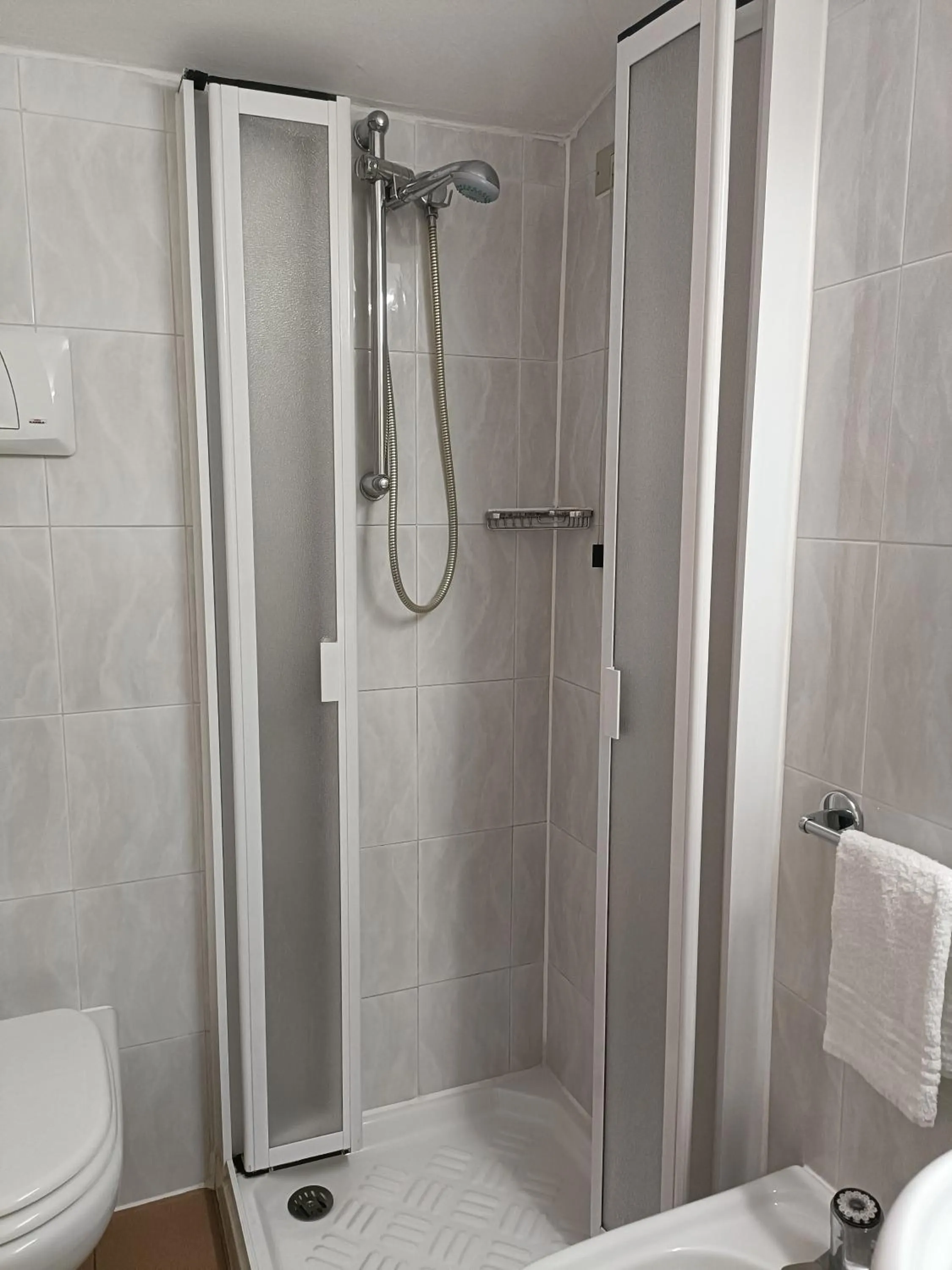 Shower in Hotel Giardino