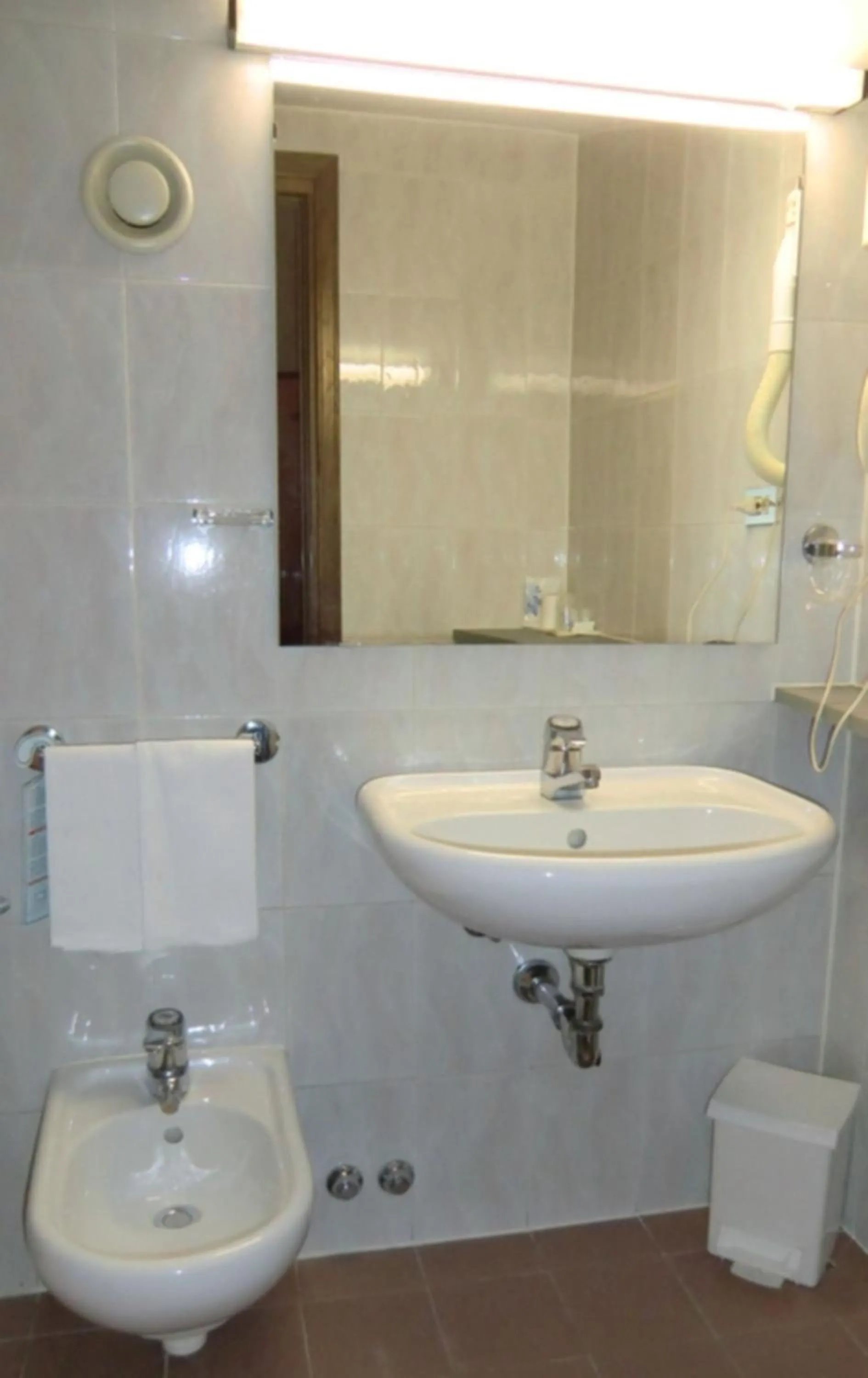 Shower in Hotel Giardino