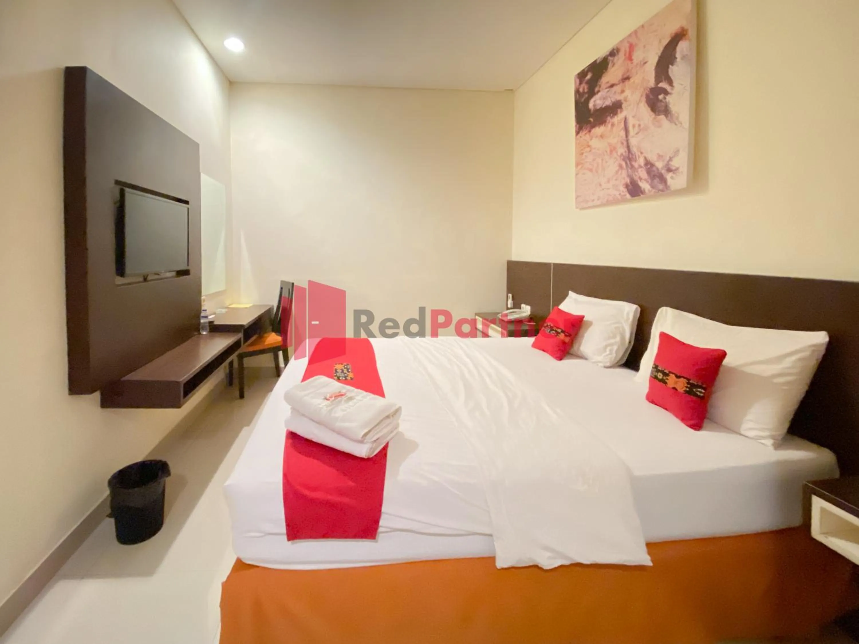 Bedroom, Bed in Hotel Alpha Makassar RedPartner