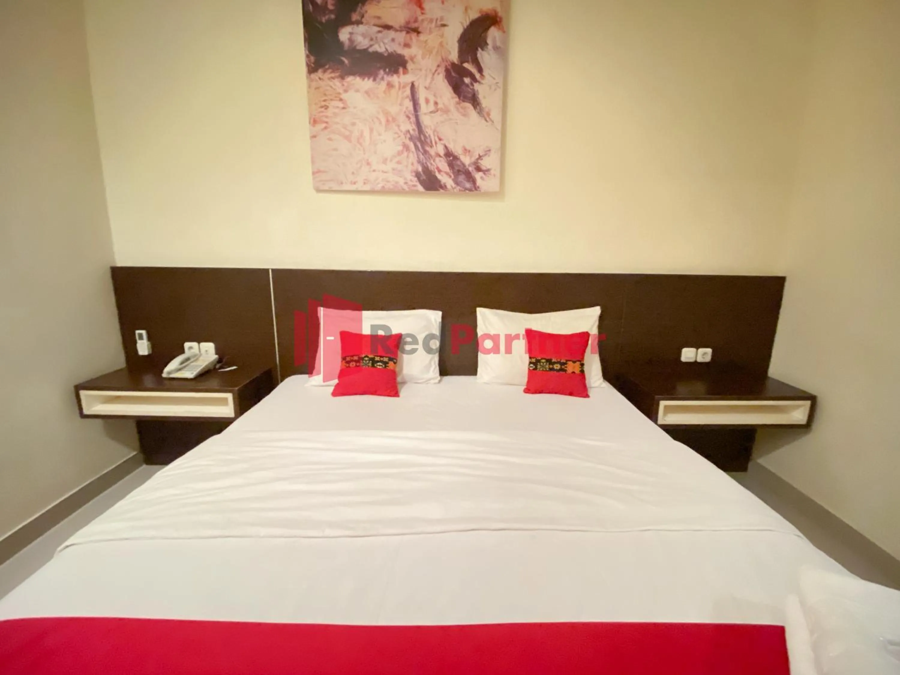Bedroom, Bed in Hotel Alpha Makassar RedPartner