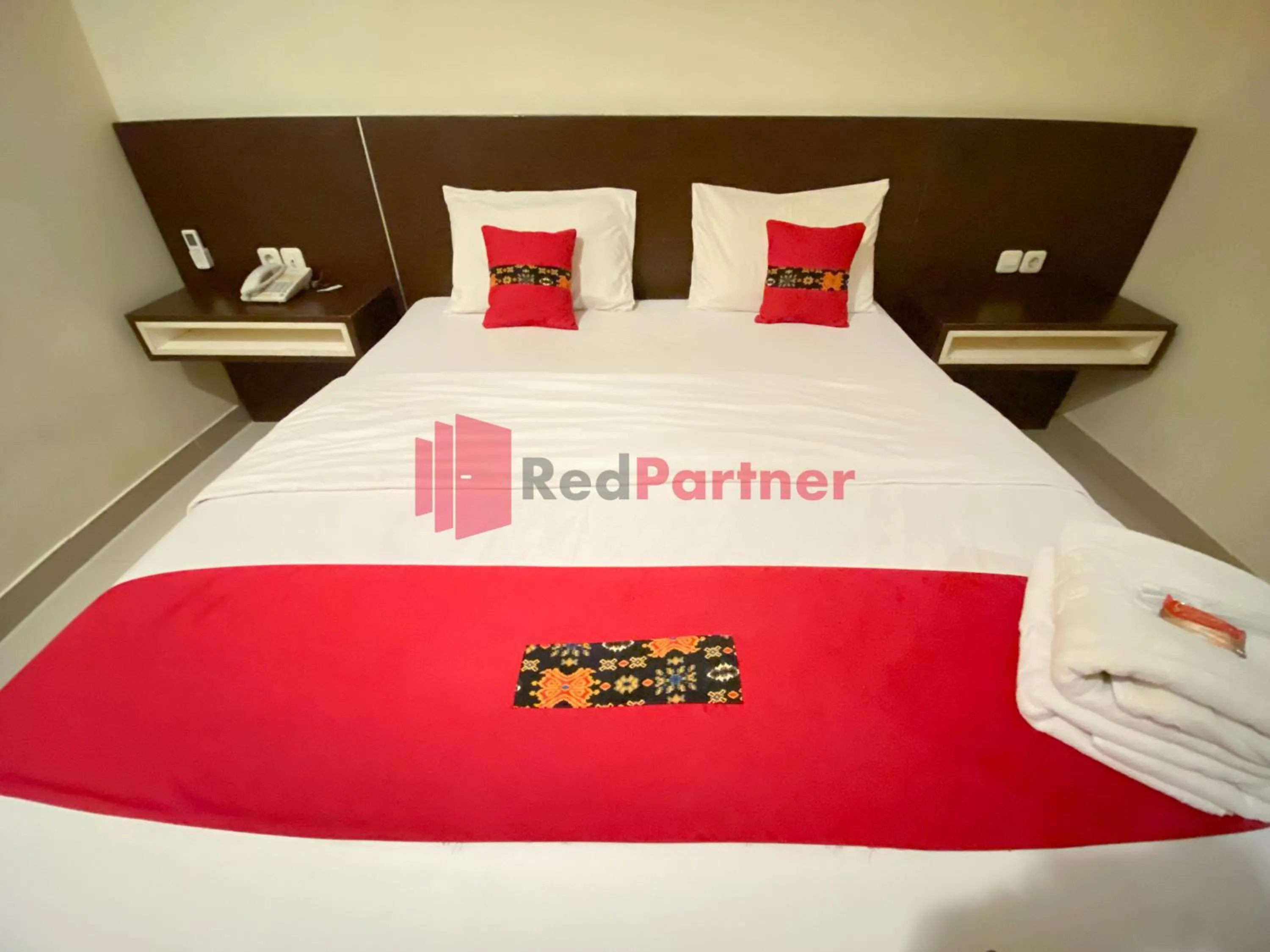 Bedroom, Bed in Hotel Alpha Makassar RedPartner