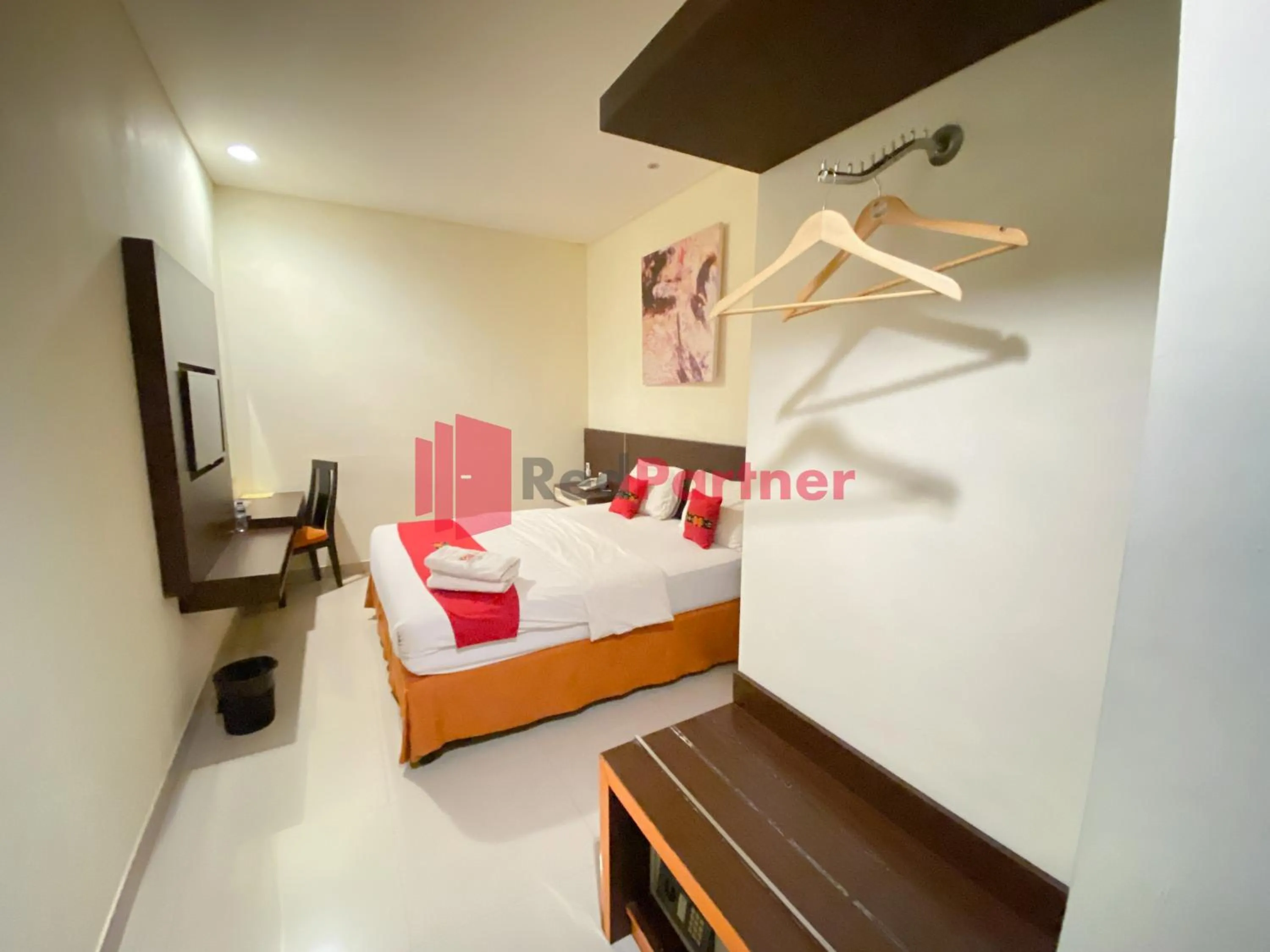 Bedroom, Bed in Hotel Alpha Makassar RedPartner