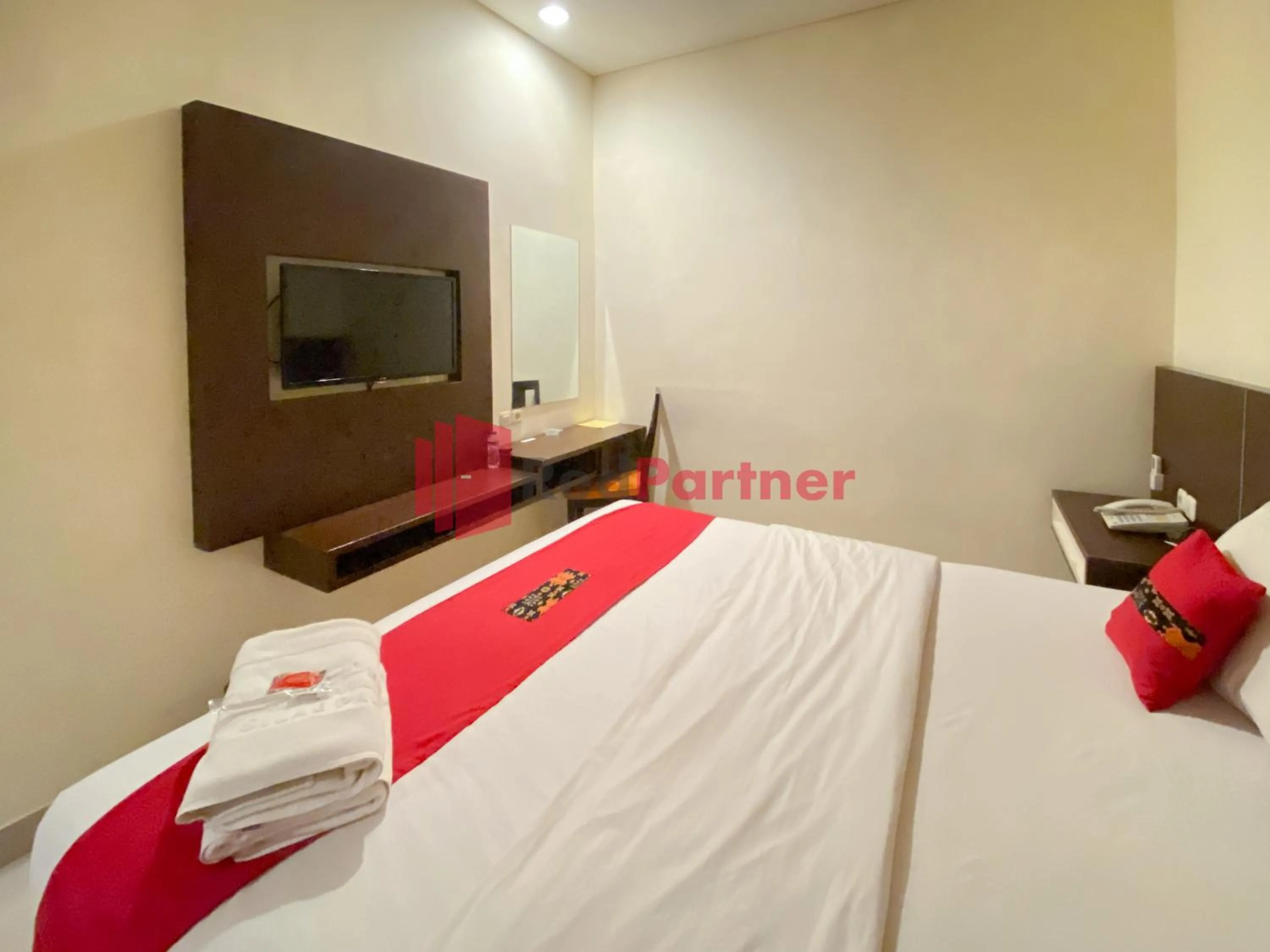 Bedroom, Bed in Hotel Alpha Makassar RedPartner