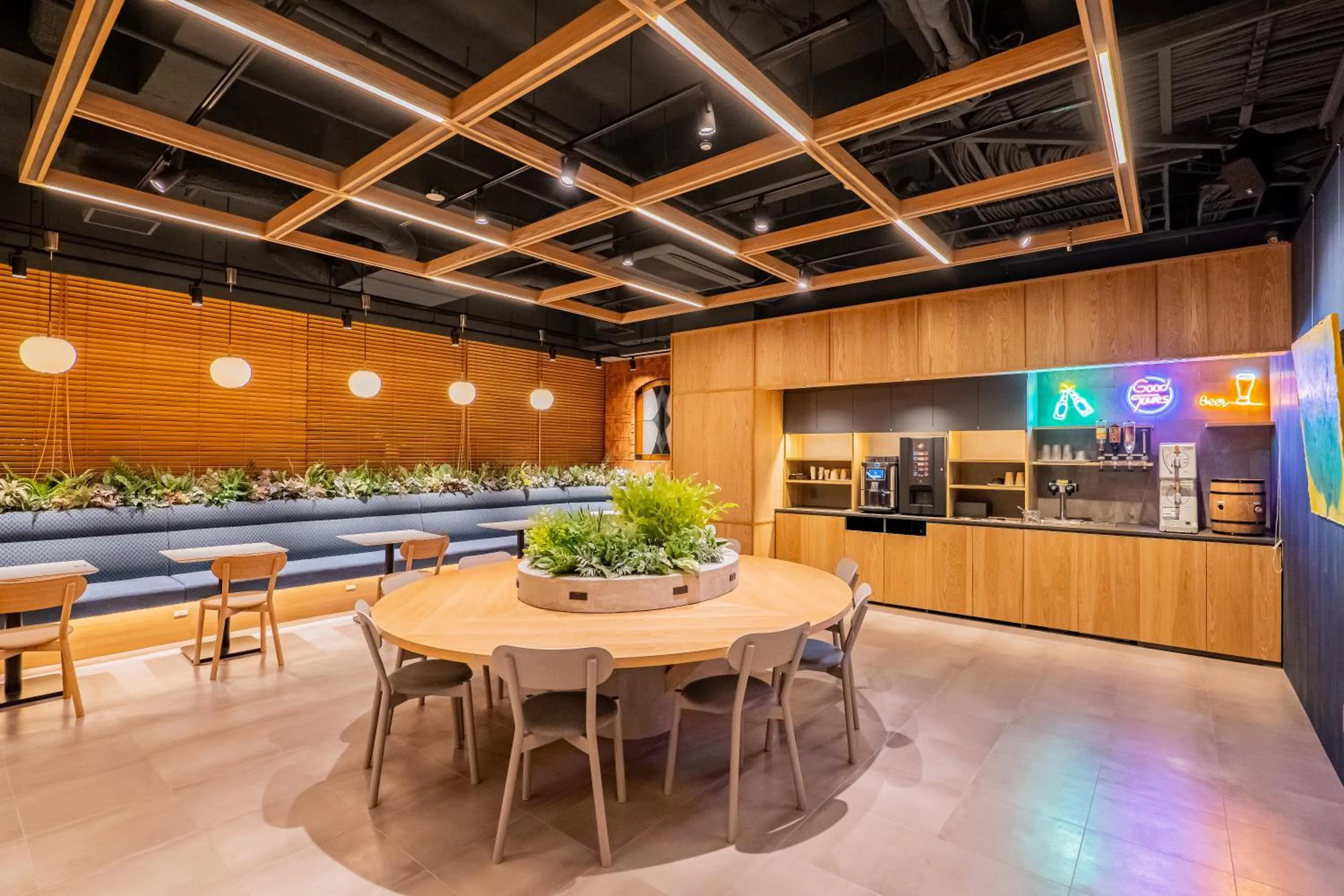 Lounge or bar in -SPA RESORT- Nagoya Kasadera Hotel