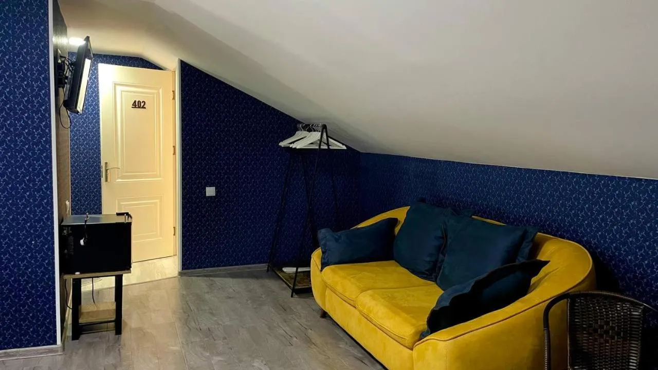 Seating area in Hotel West Face