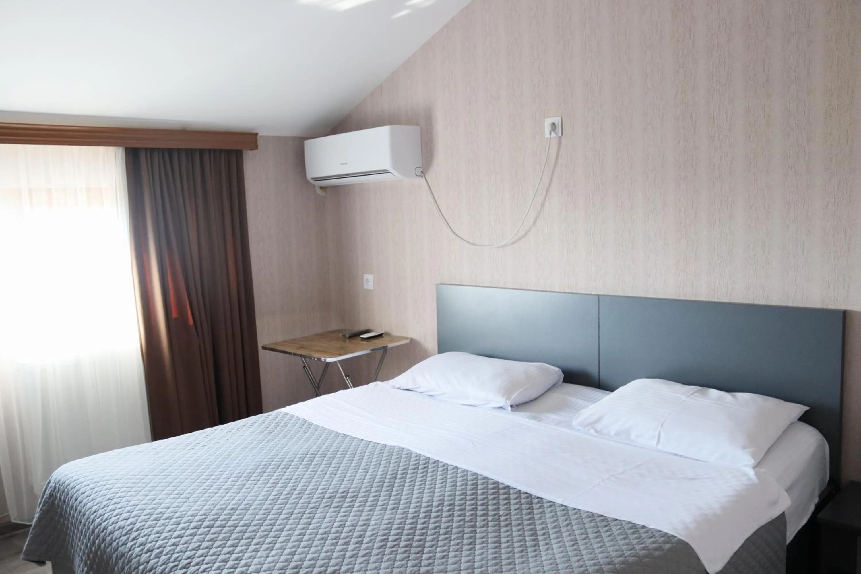 Bed in Hotel West Face