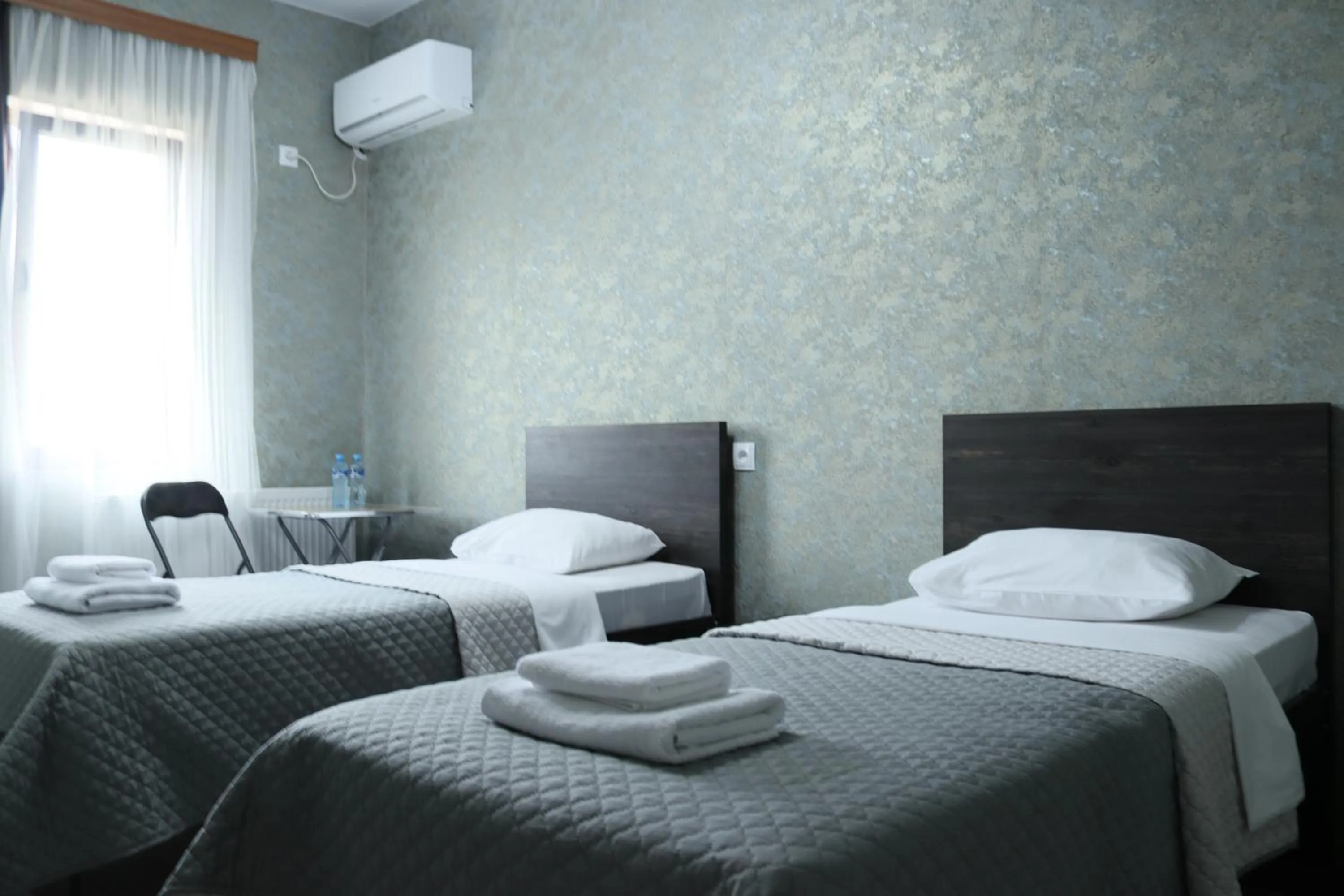 towels, Bed in Hotel West Face