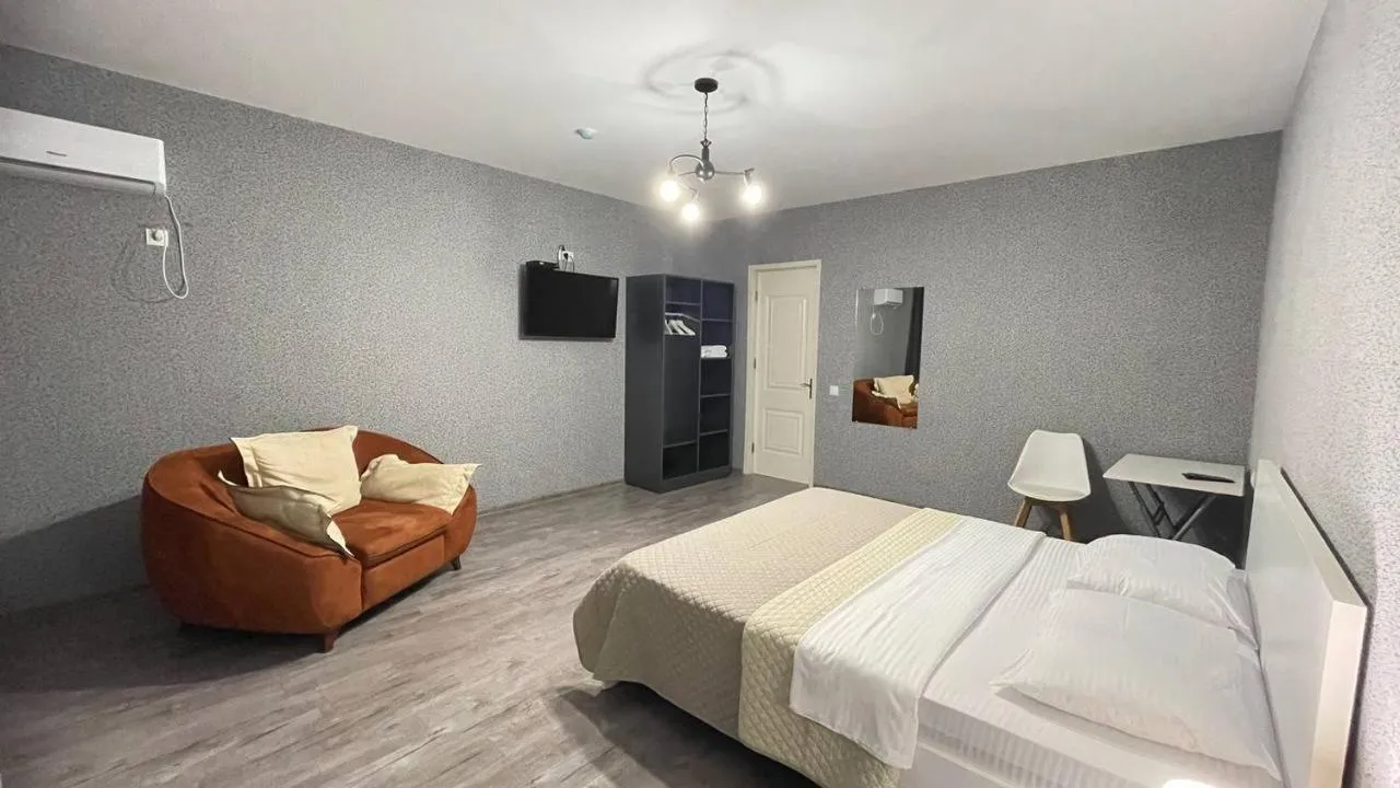 Photo of the whole room, Bed in Hotel West Face