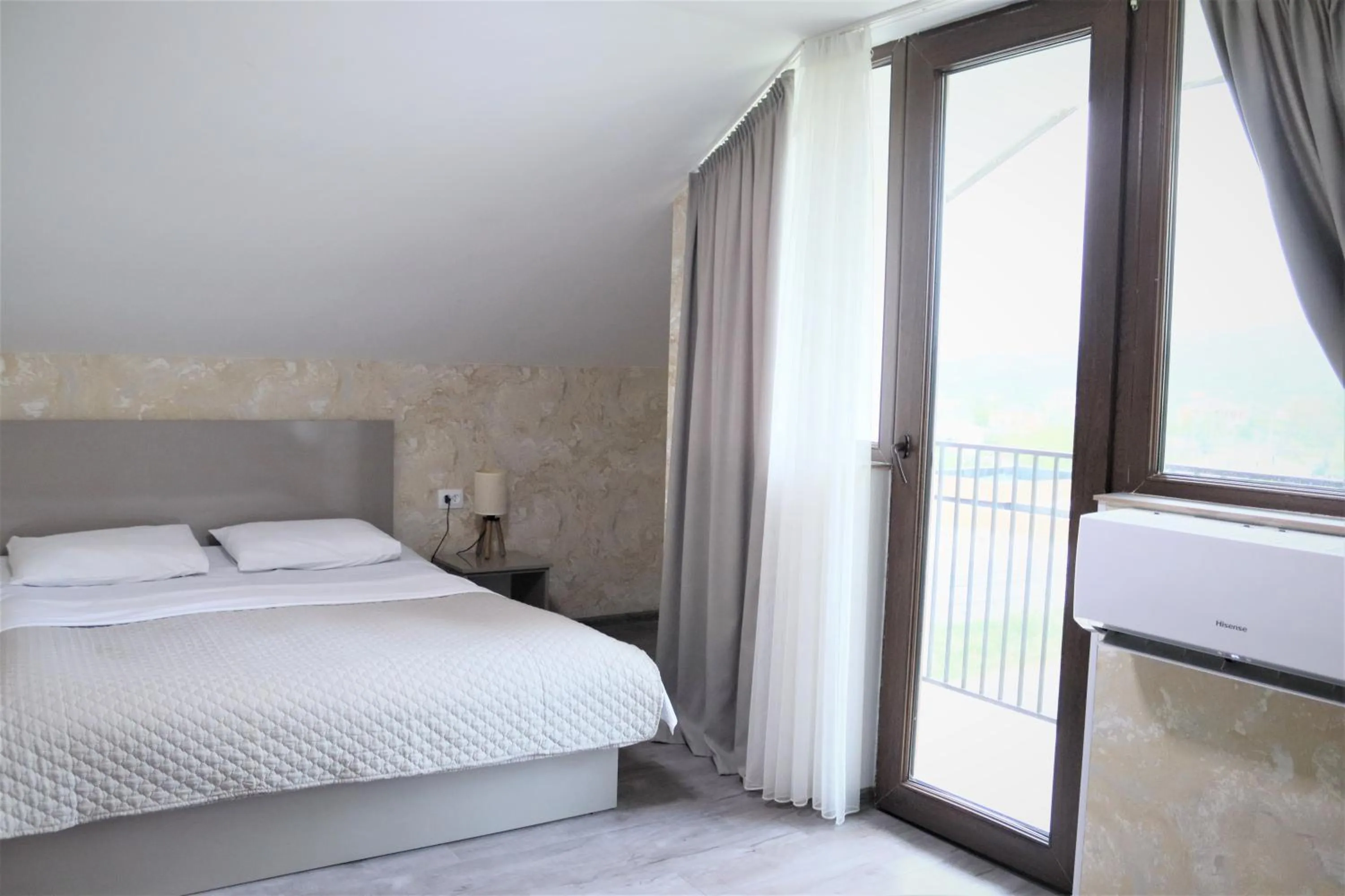 Bed in Hotel West Face