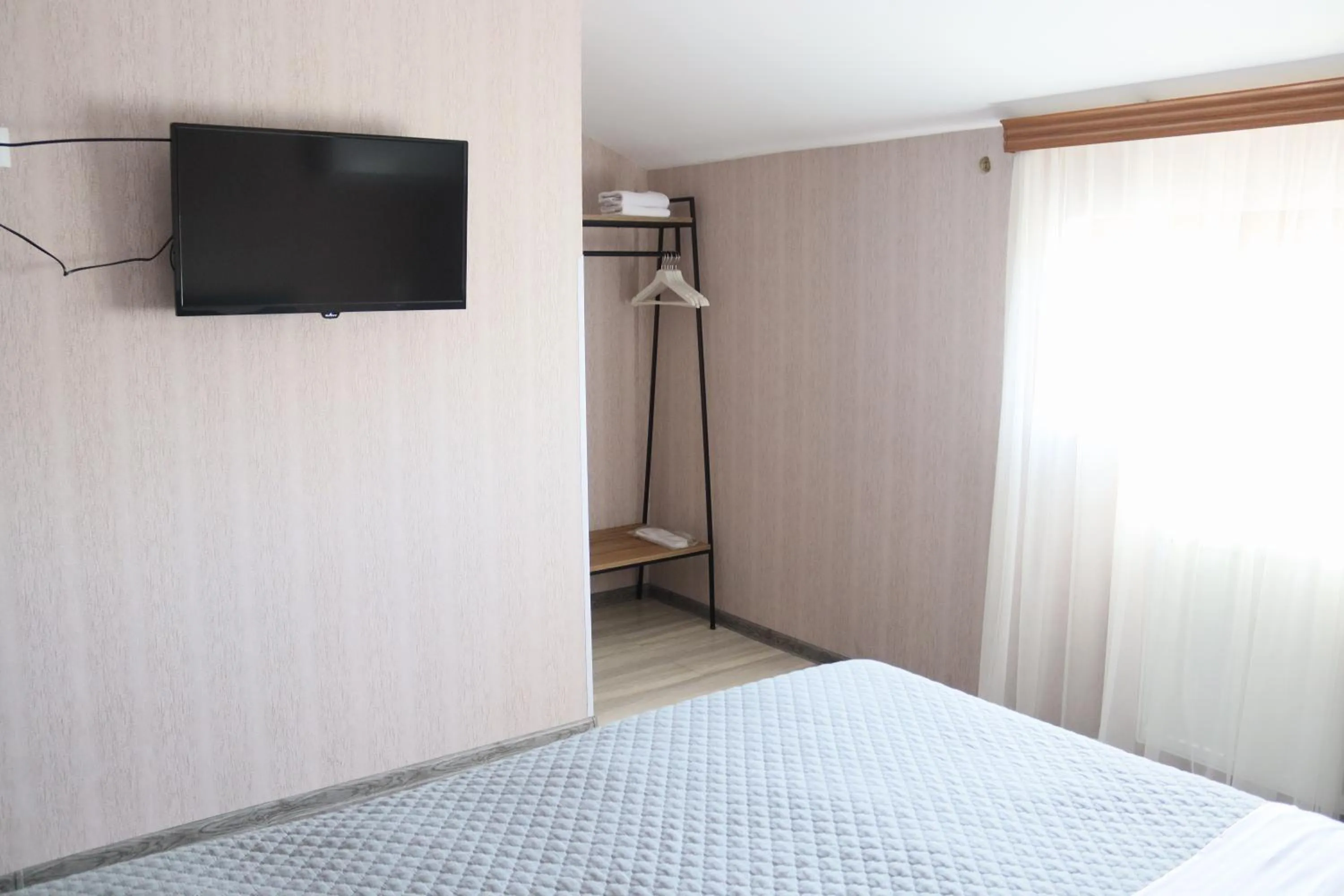 TV and multimedia, Bed in Hotel West Face