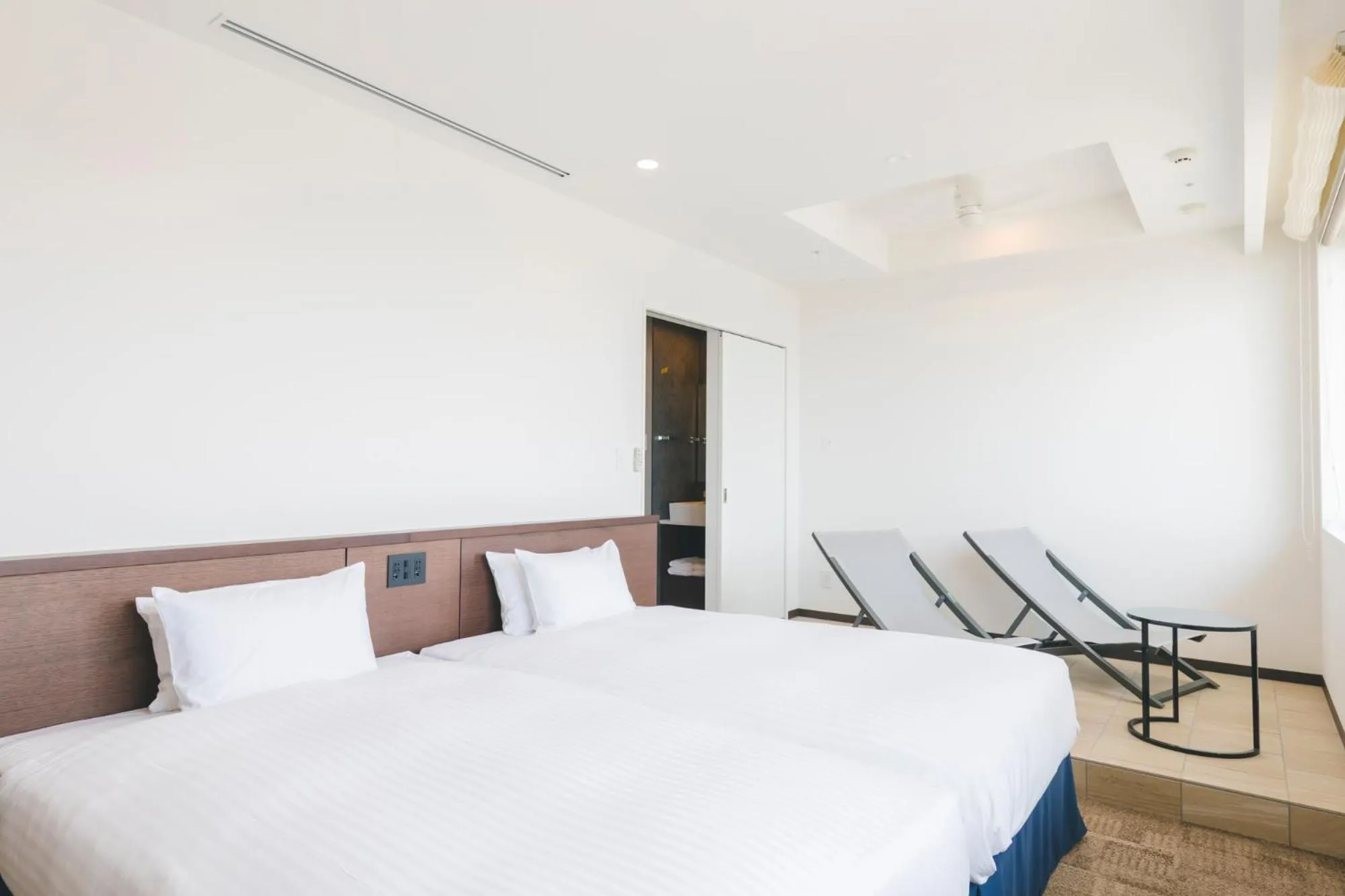 Photo of the whole room, Bed in Seaside Hotel Maiko Villa Kobe