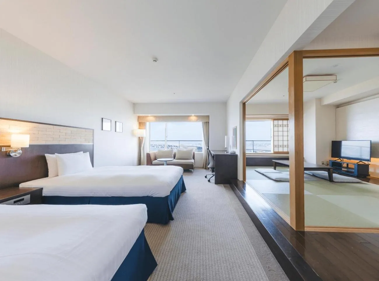 Photo of the whole room, Bed in Seaside Hotel Maiko Villa Kobe