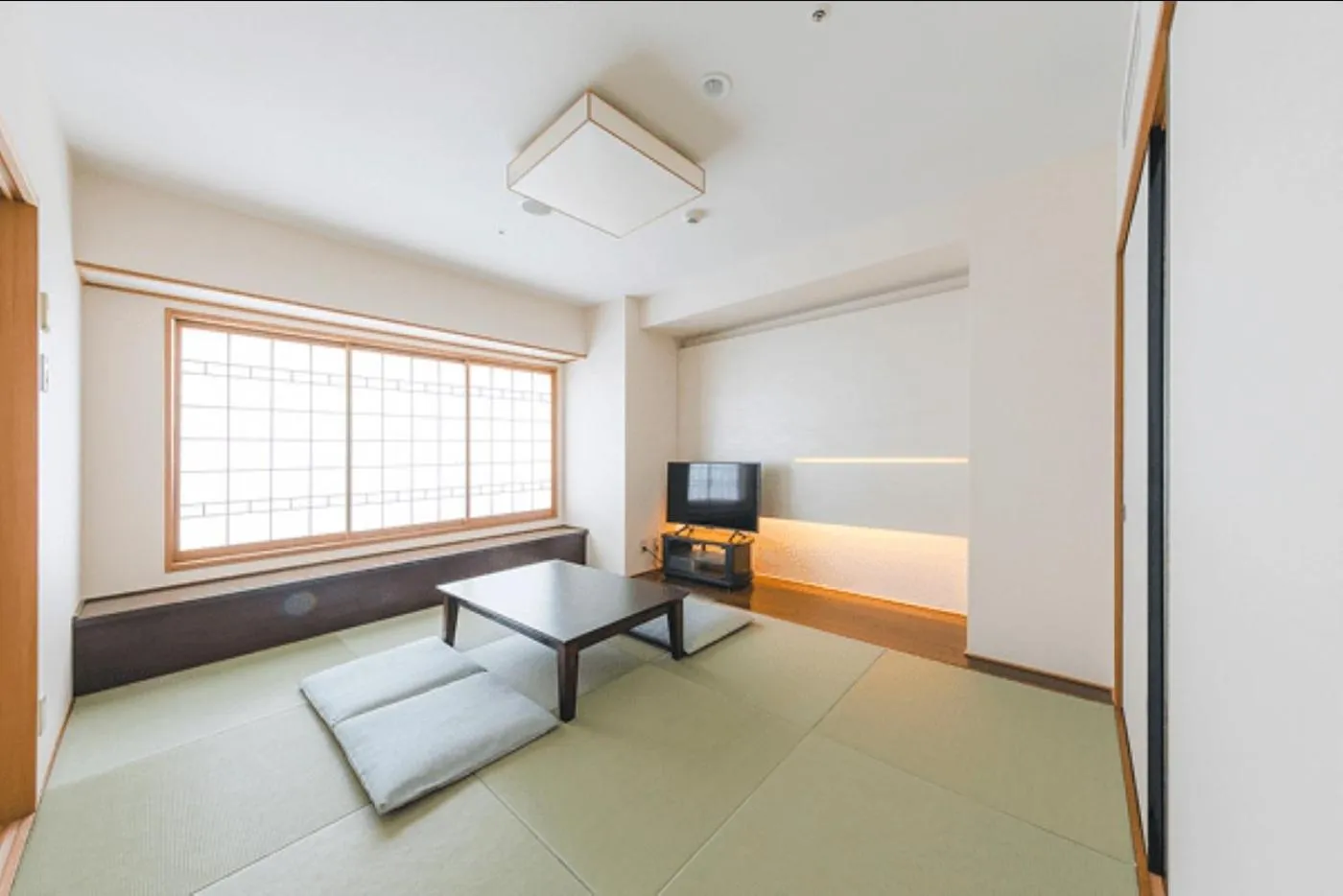 Photo of the whole room, Bed in Seaside Hotel Maiko Villa Kobe