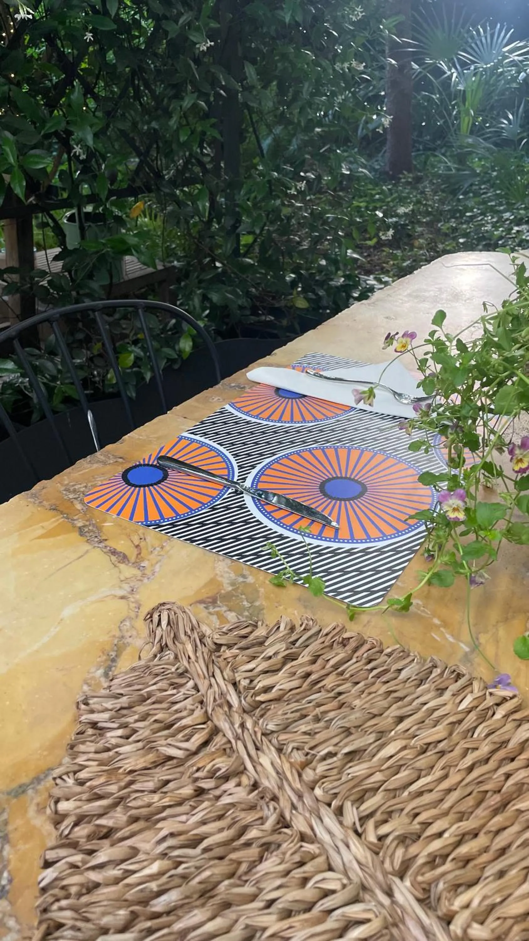 Restaurant/places to eat in Hotel Colombia