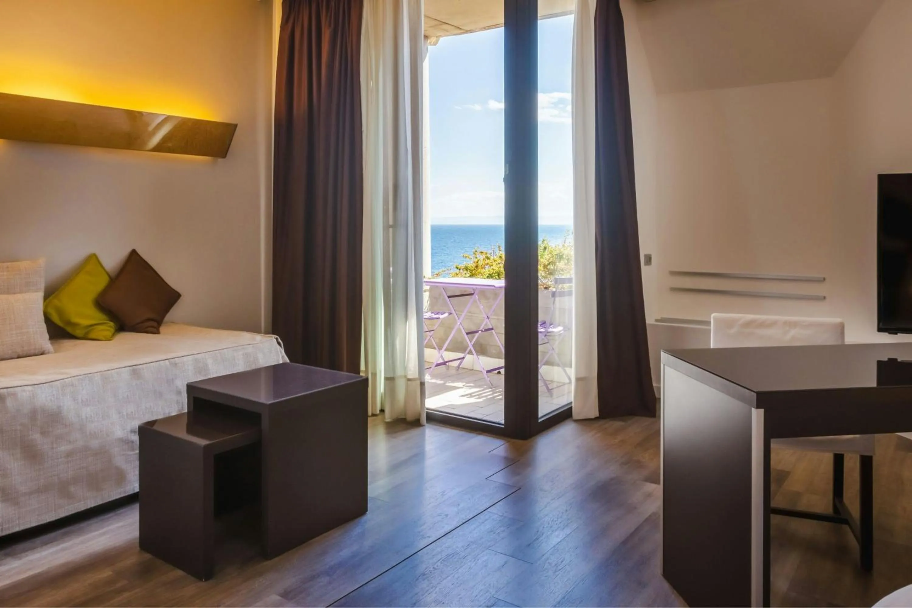 Photo of the whole room, Bed in Four Points by Sheraton Catania Hotel