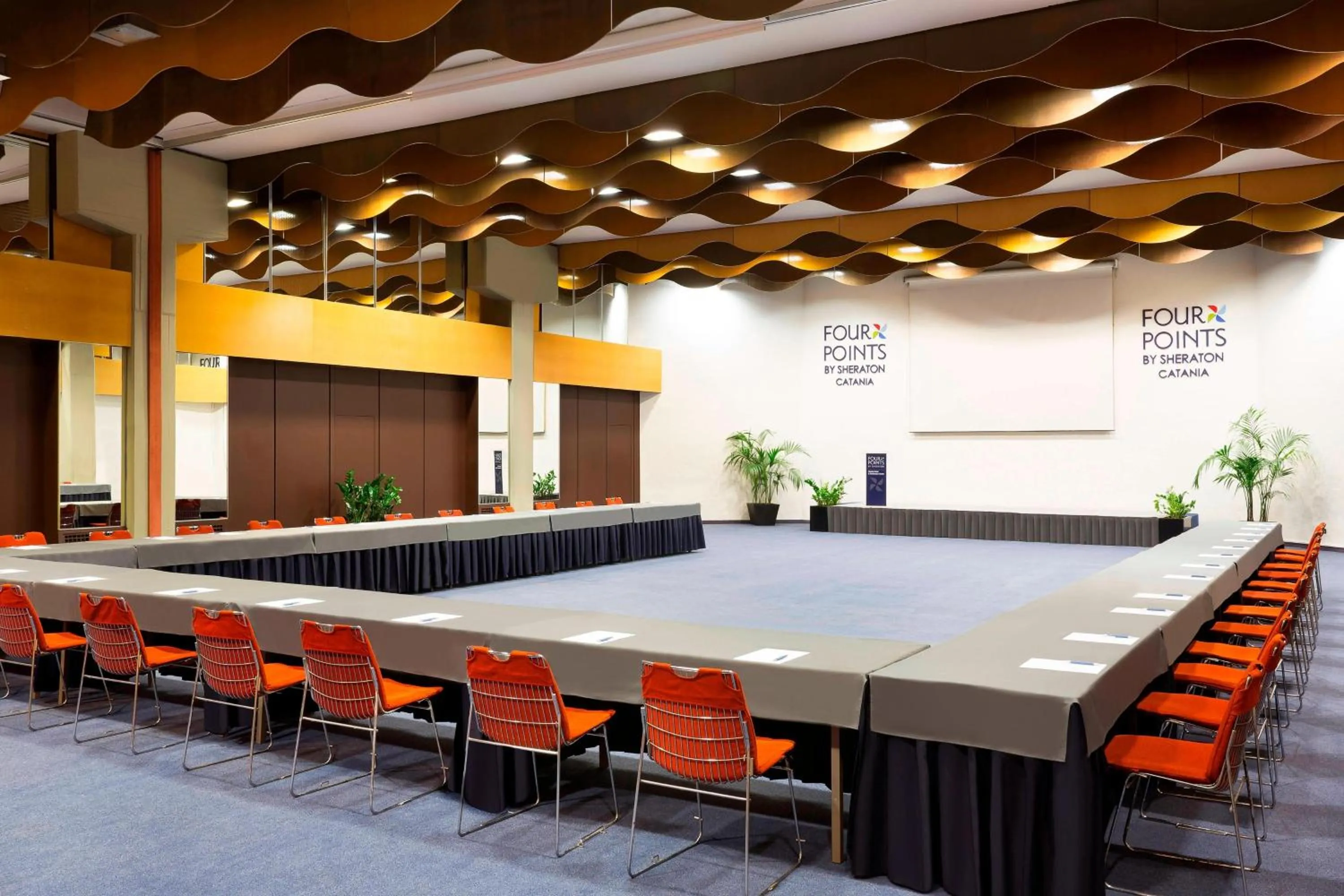 Meeting/conference room in Four Points by Sheraton Catania Hotel