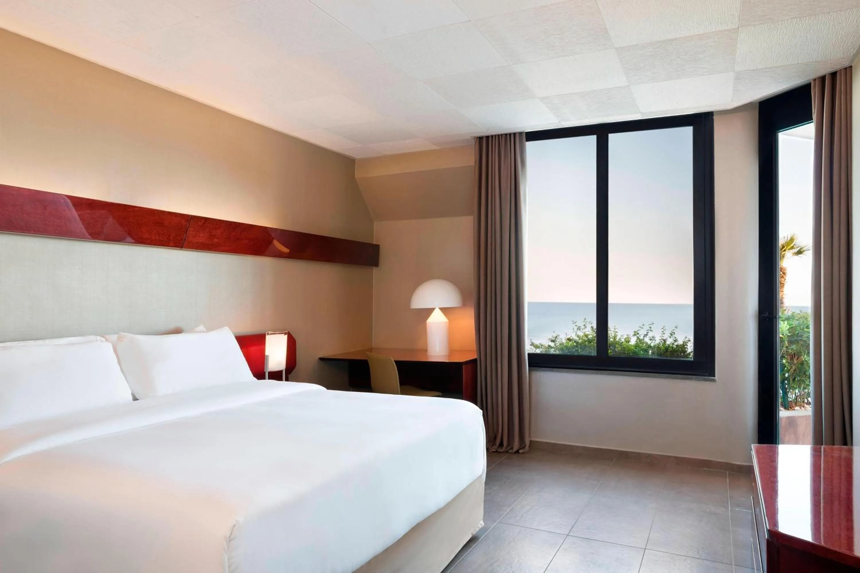 Bedroom, Bed in Four Points by Sheraton Catania Hotel