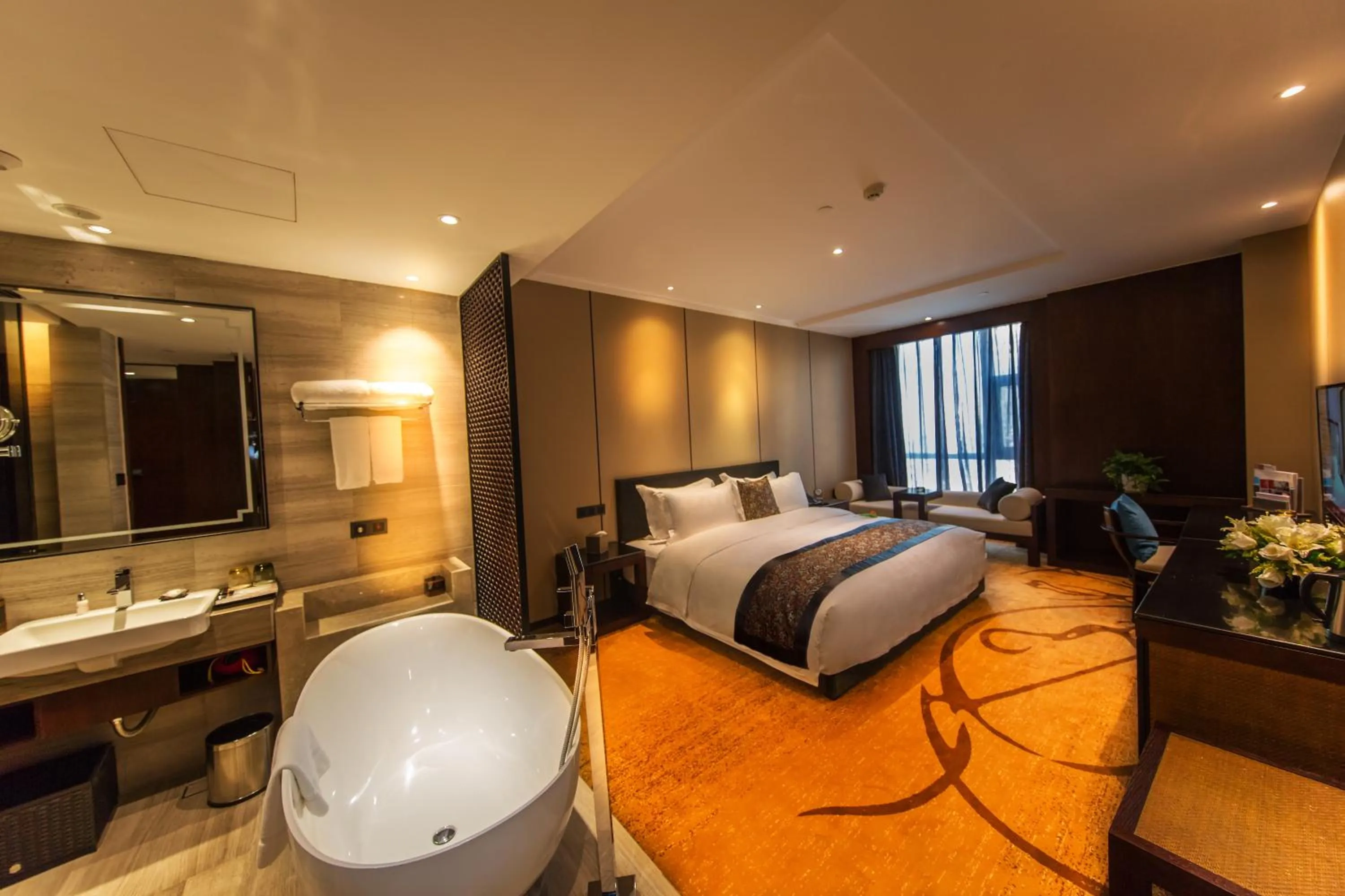 Photo of the whole room, Bed in Fulitai International Hotel