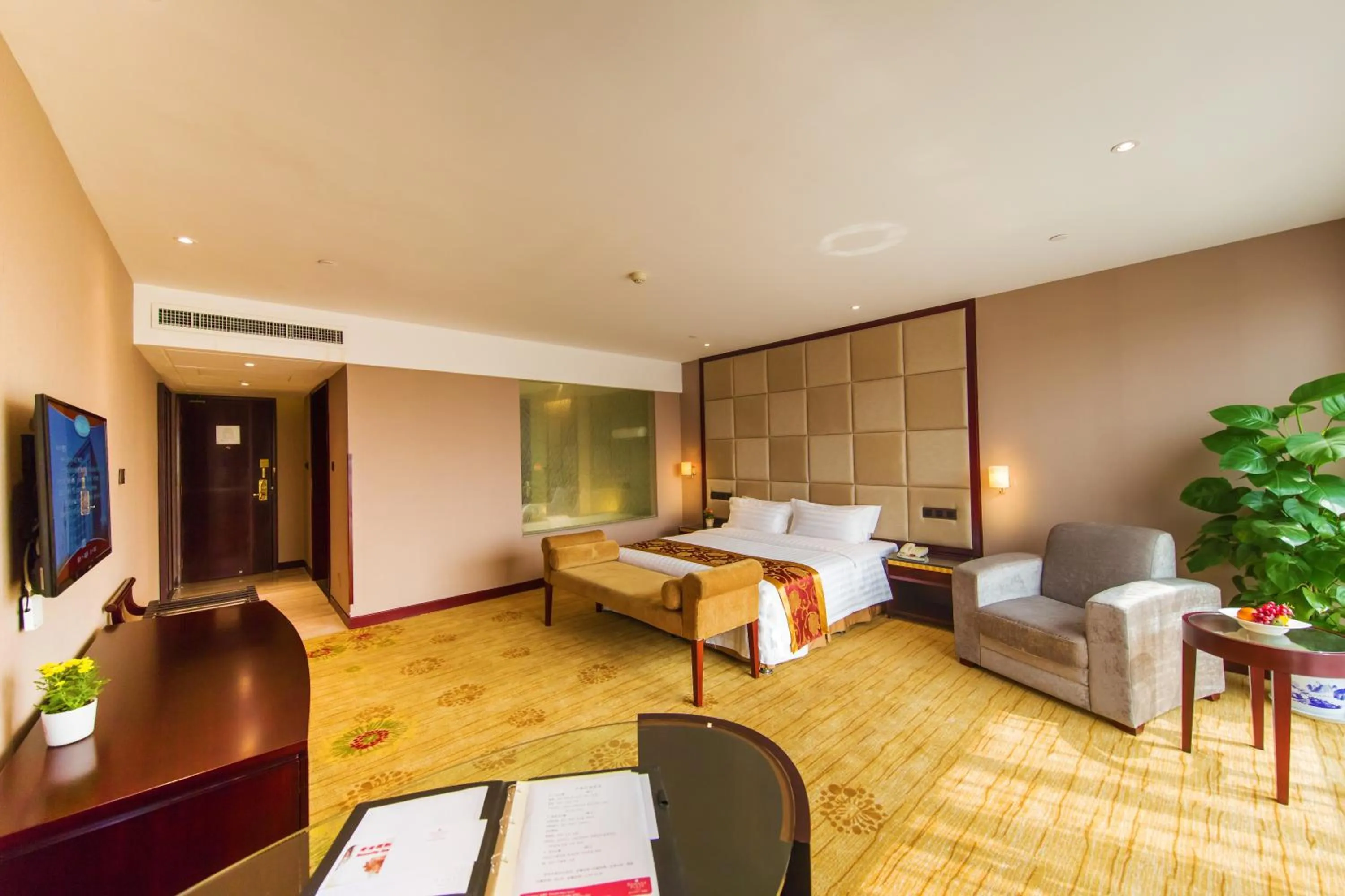 Photo of the whole room, Bed in Fulitai International Hotel