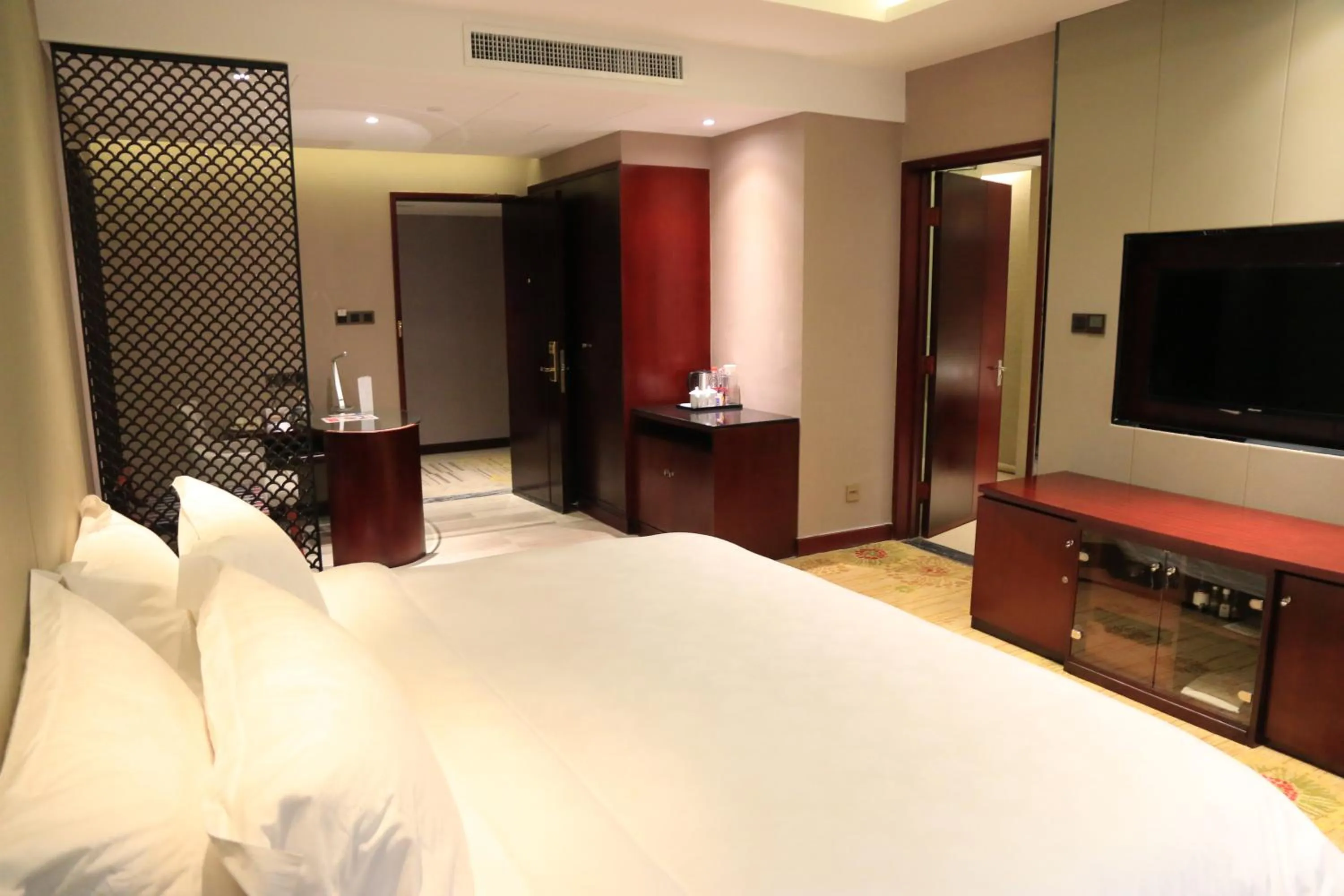 Photo of the whole room, Bed in Fulitai International Hotel