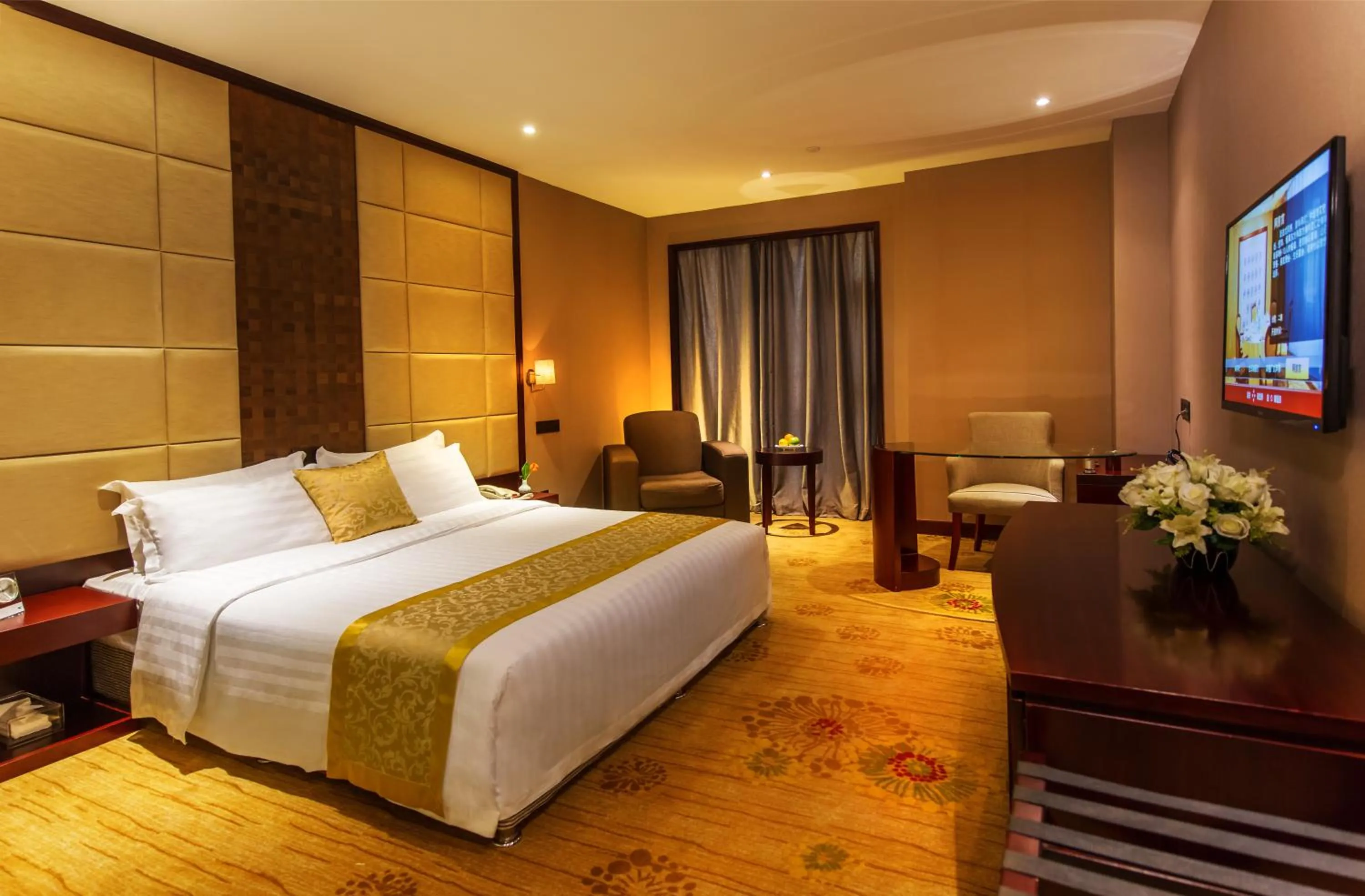 Photo of the whole room, Bed in Fulitai International Hotel