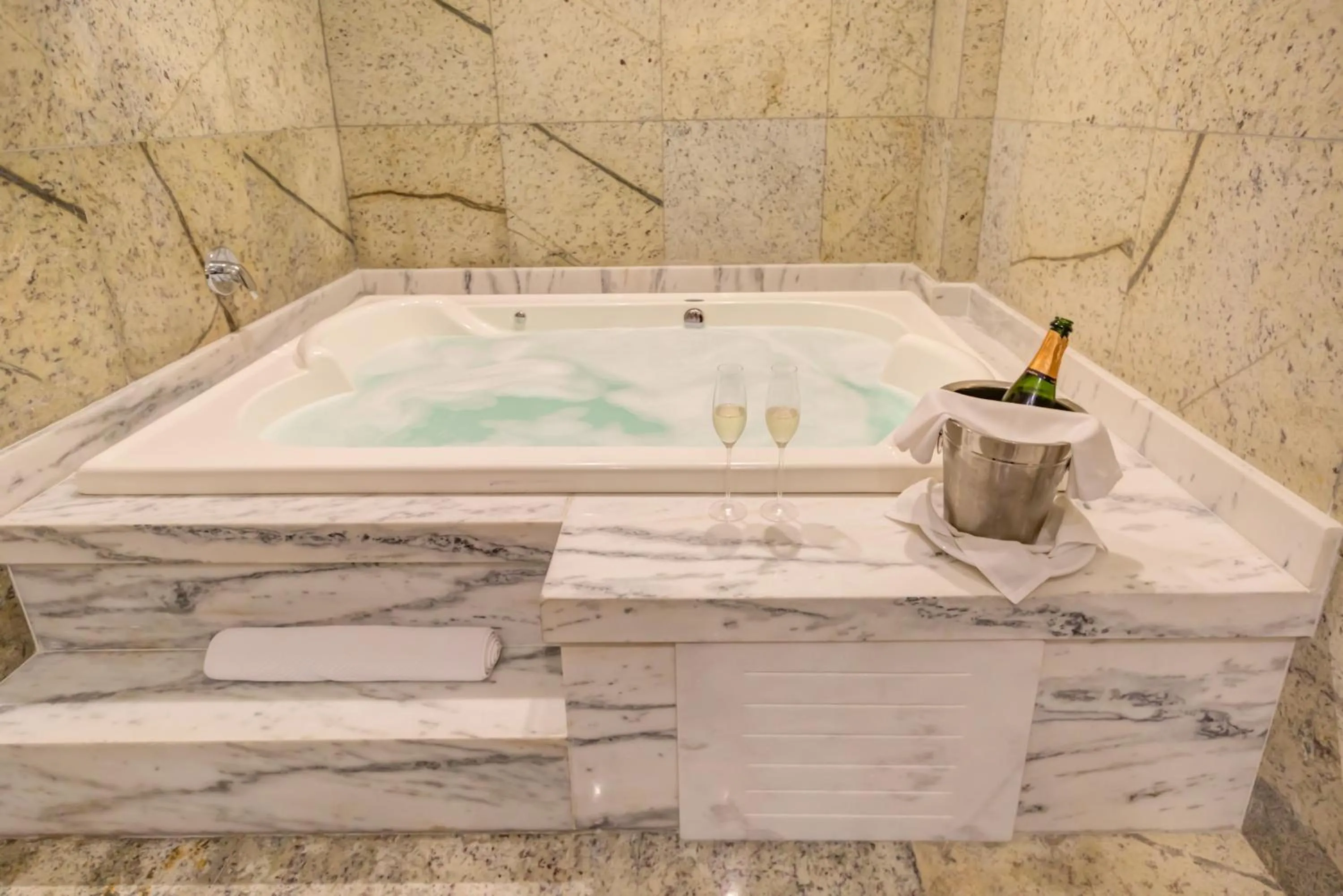 Bathroom in DoubleTree by Hilton - Resort - Foz do Iguaçu