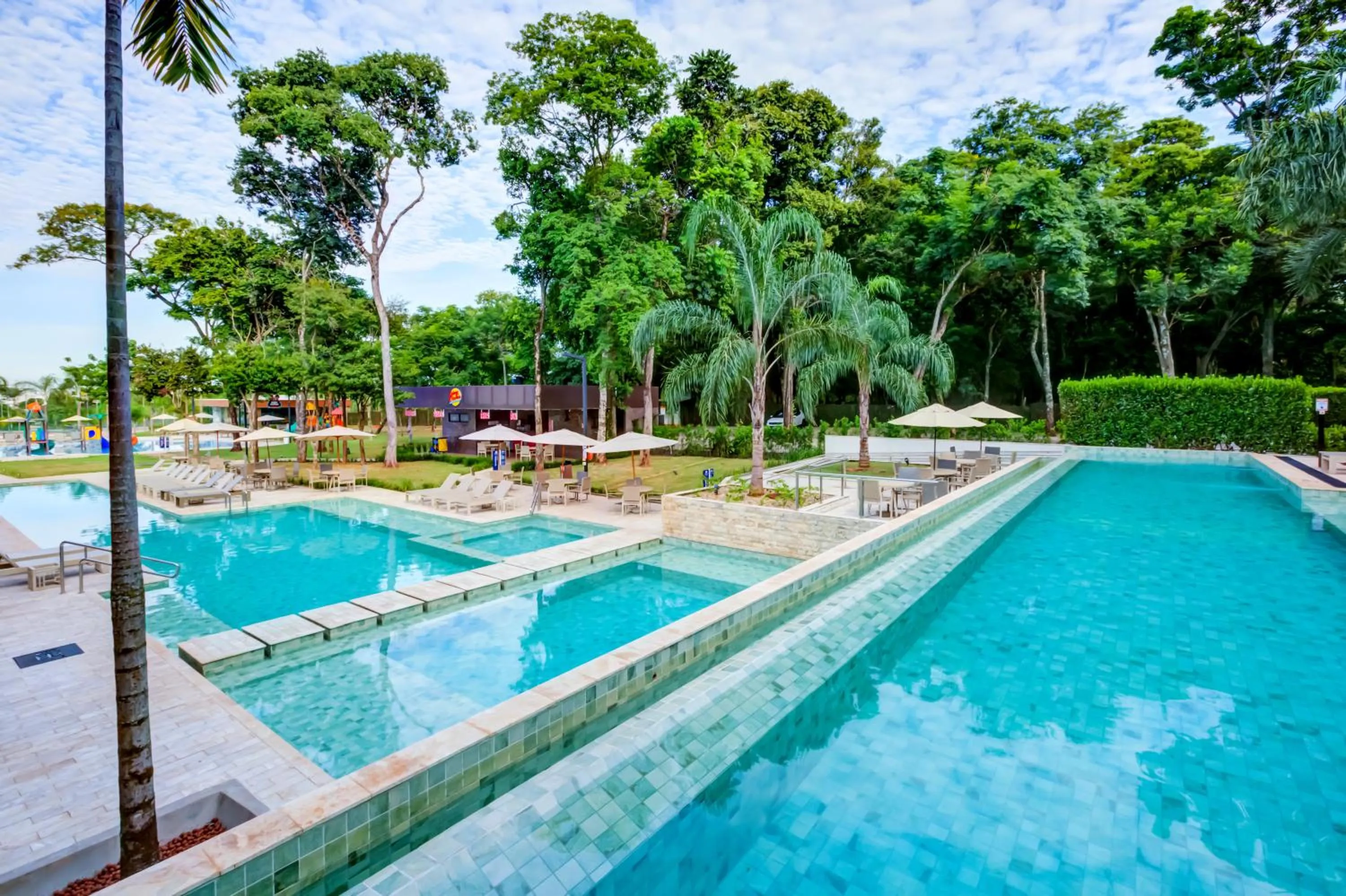 Swimming pool in DoubleTree by Hilton - Resort - Foz do Iguaçu