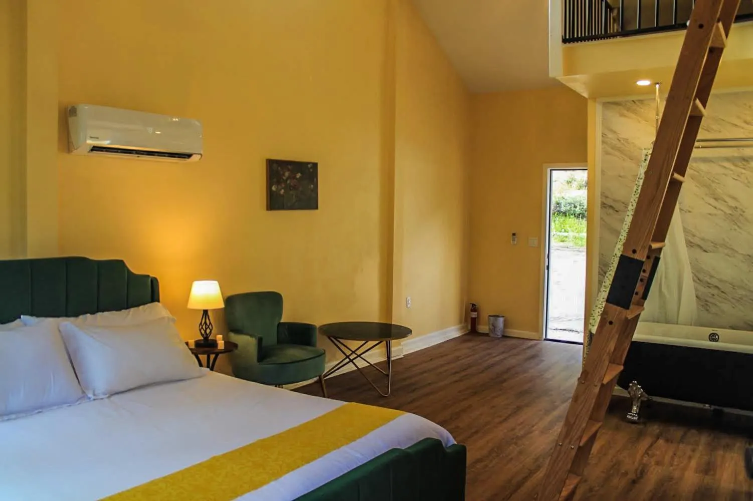 Bed in Quiet Mind Lodge, Spa & Retreat Sequoias