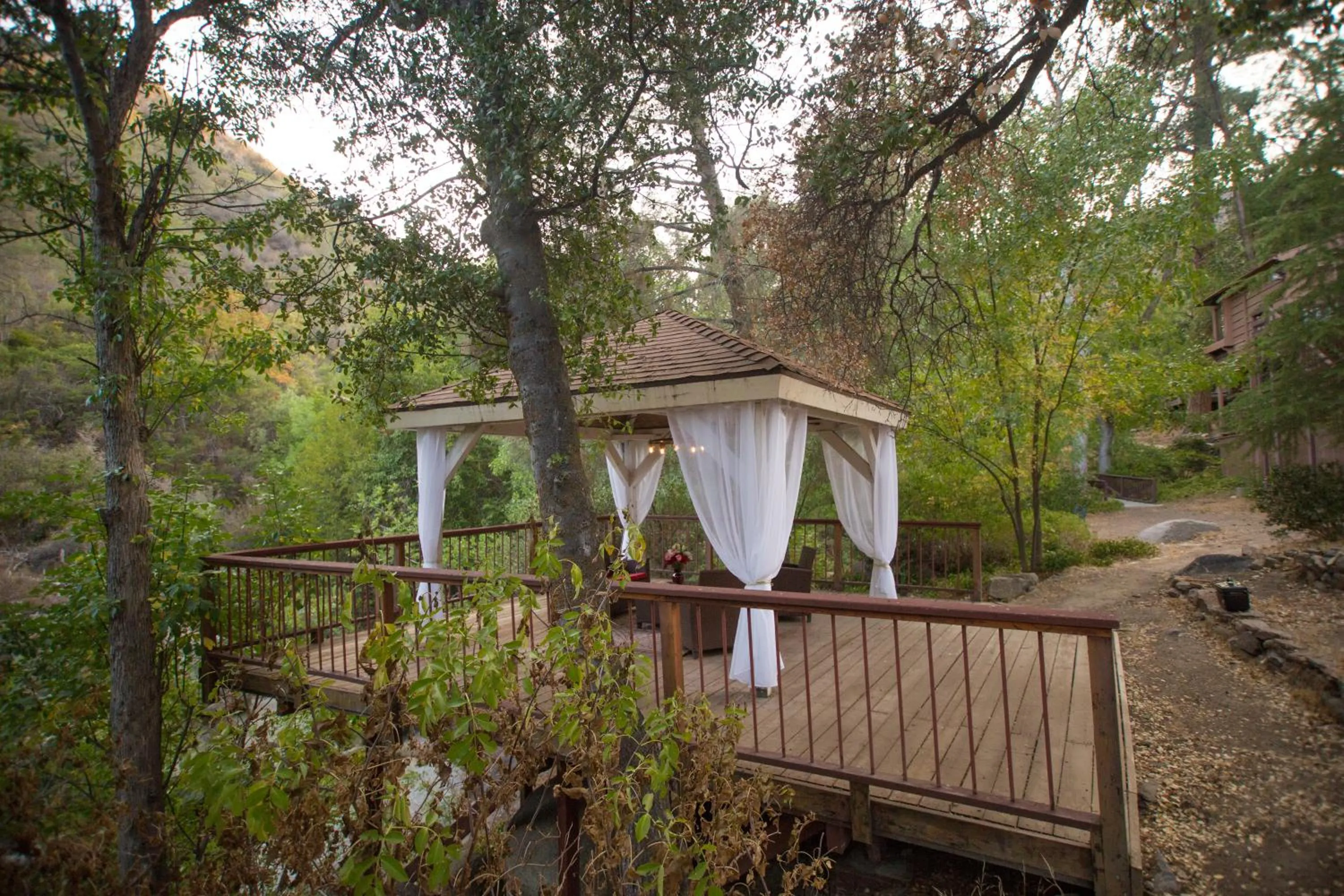 Massage in Quiet Mind Lodge, Spa & Retreat Sequoias