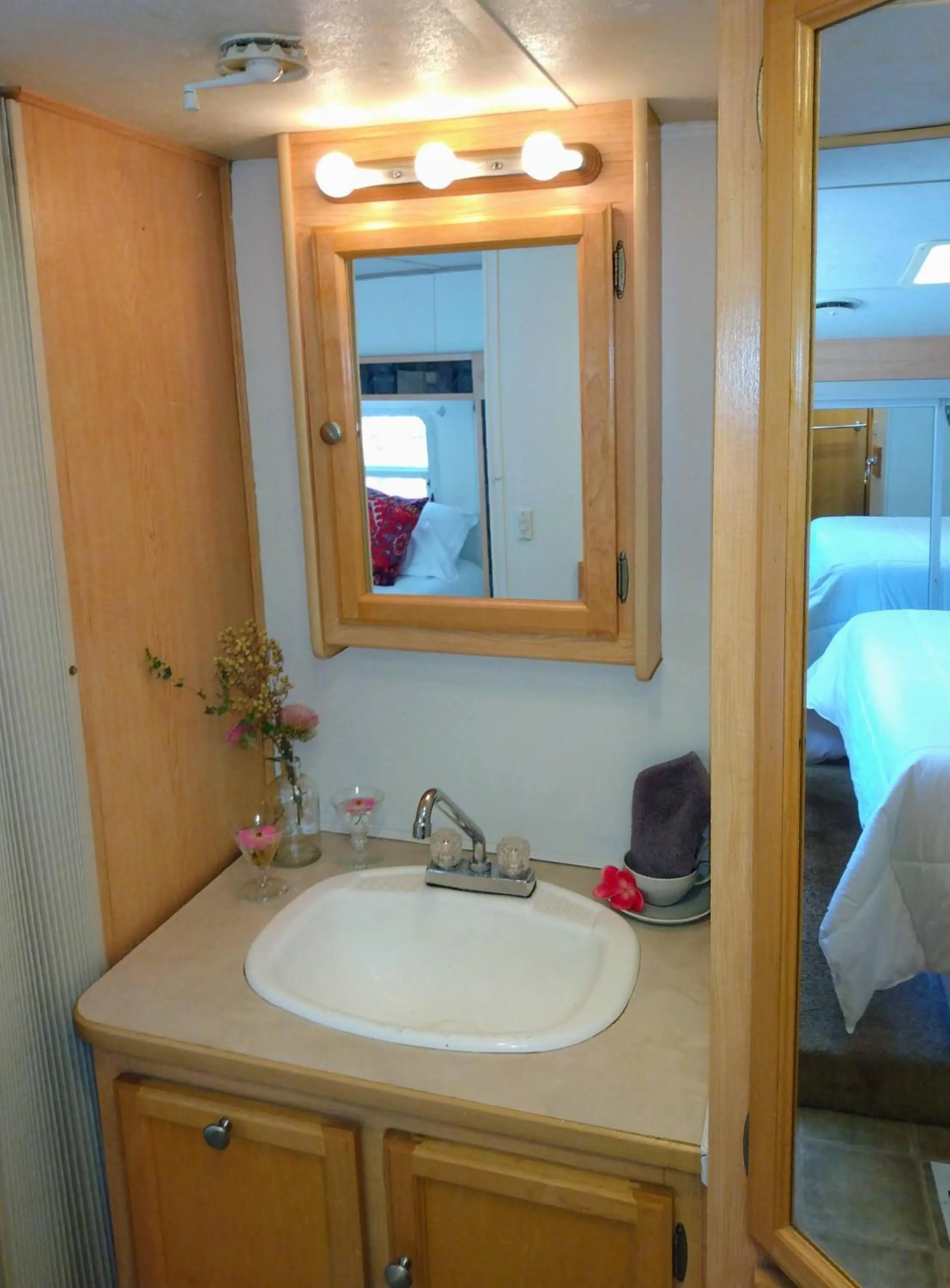 Bed in Quiet Mind Lodge, Spa & Retreat Sequoias